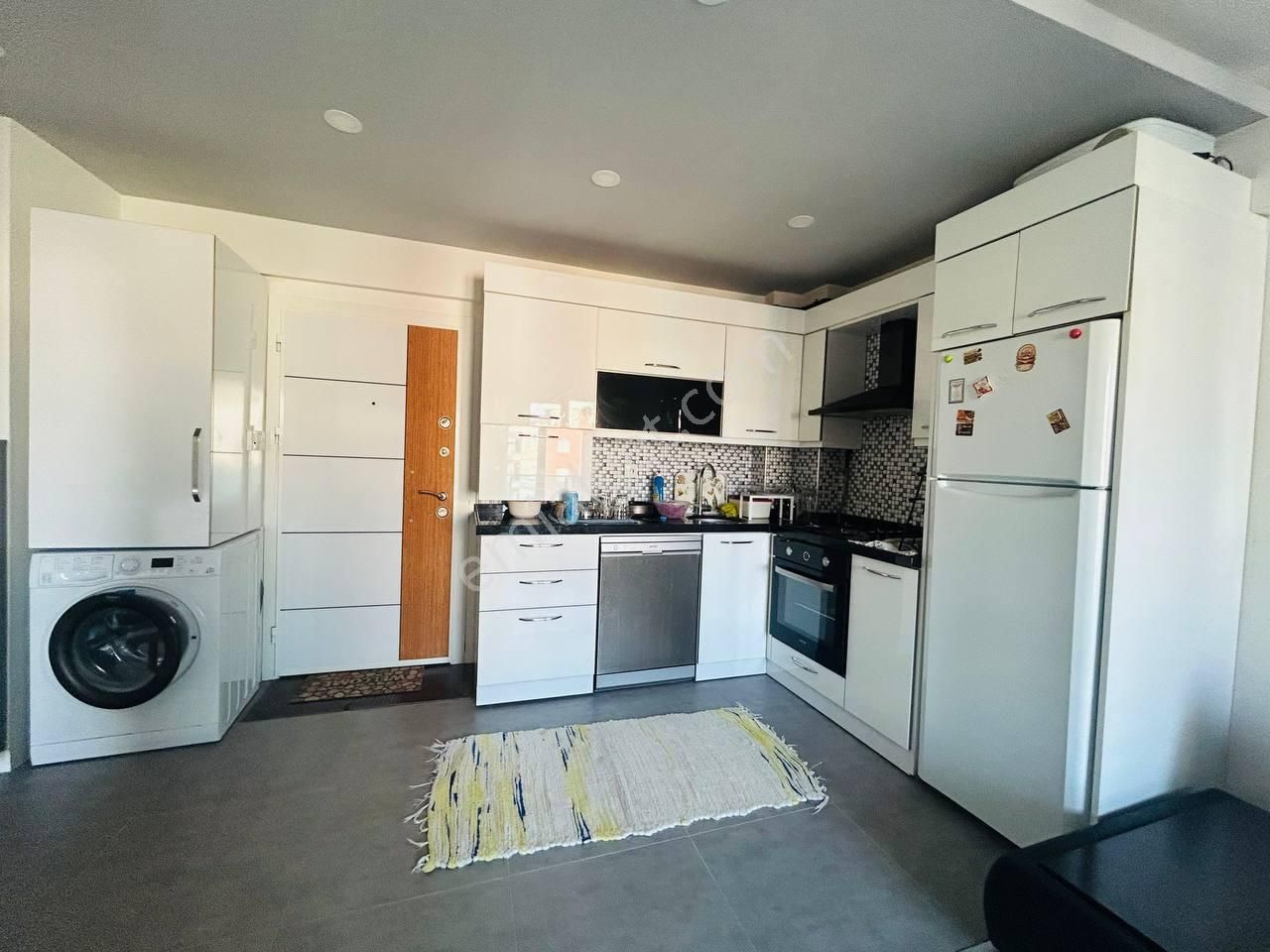 Havuzlu Site İçi Full Eşyalı 1+1 Satılık Daire - Görsel 3