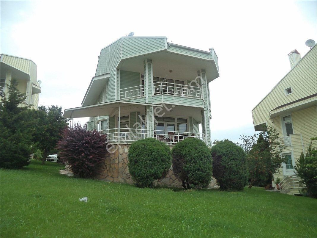 Mudanya Bademli'de Satılık 6+1 Manzaralı Villa