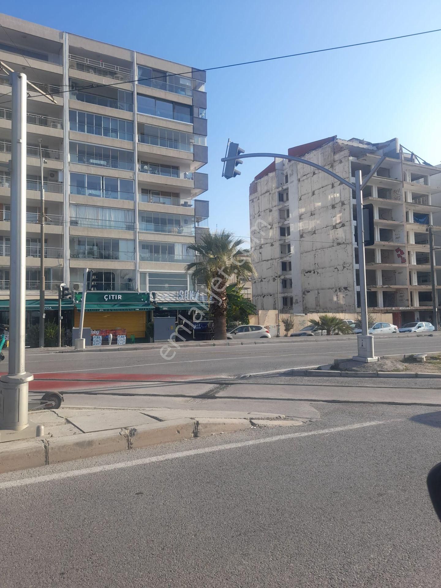 Sahibinden Karşıyaka Yalıda Satılık Veya Takas Kentsel Dönüşümden Daire - Görsel 2