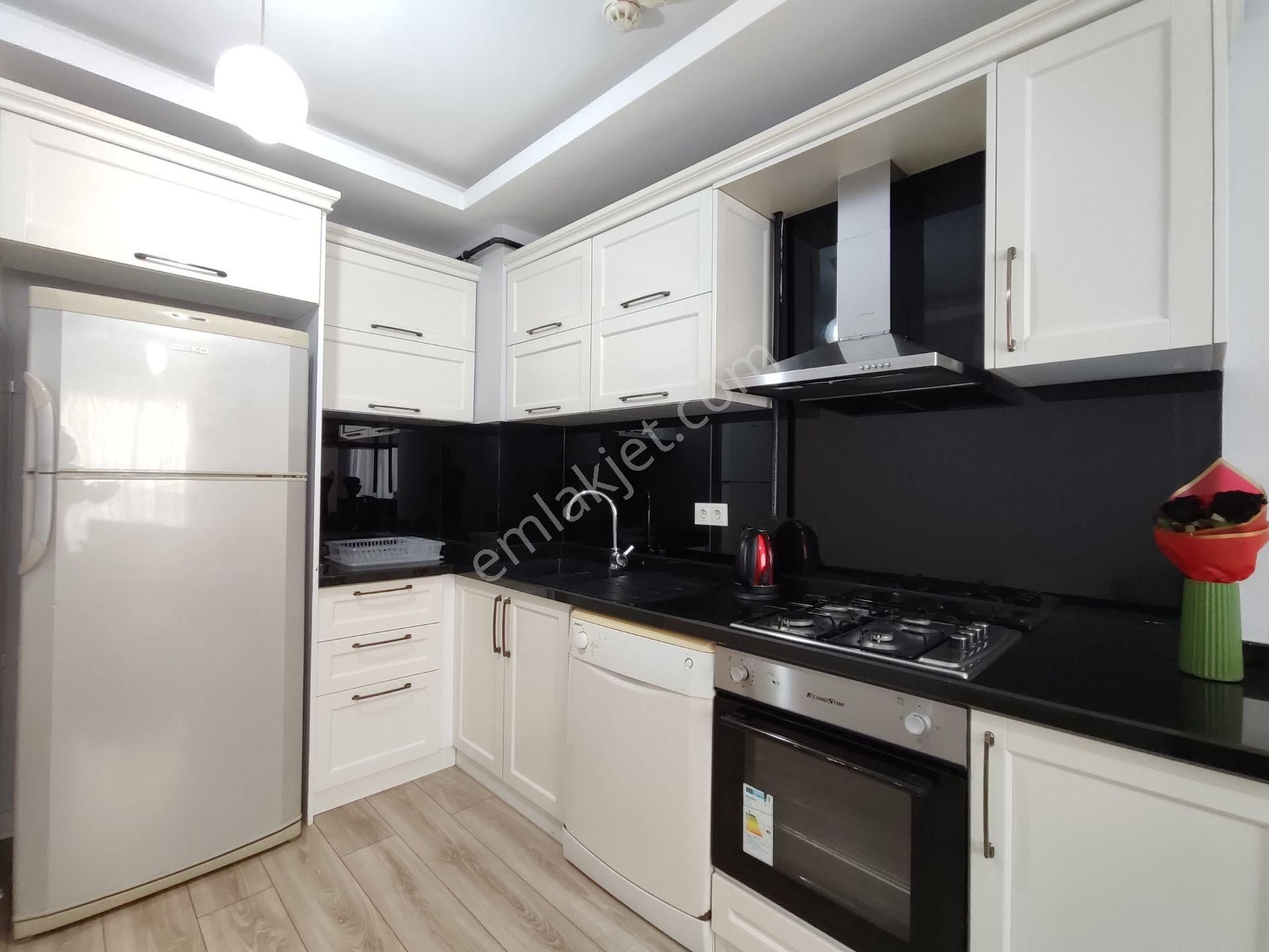 Üni. Caddesi/sosyal Alanlı Site İçerisinde Full Eşyalı 1+1 Daire - Görsel 5