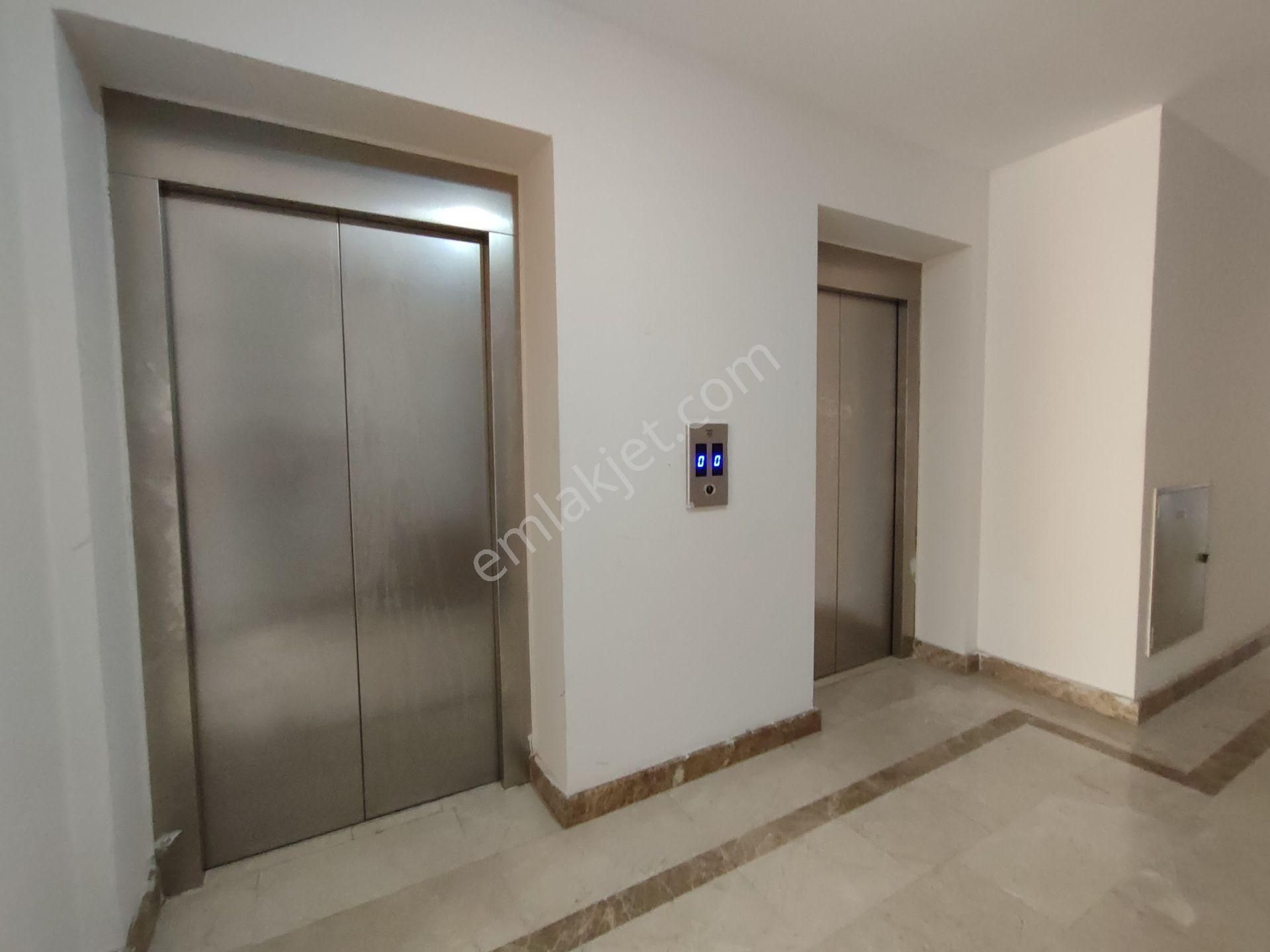 Üni. Caddesi/sosyal Alanlı Site İçerisinde Full Eşyalı 1+1 Daire - Görsel 24