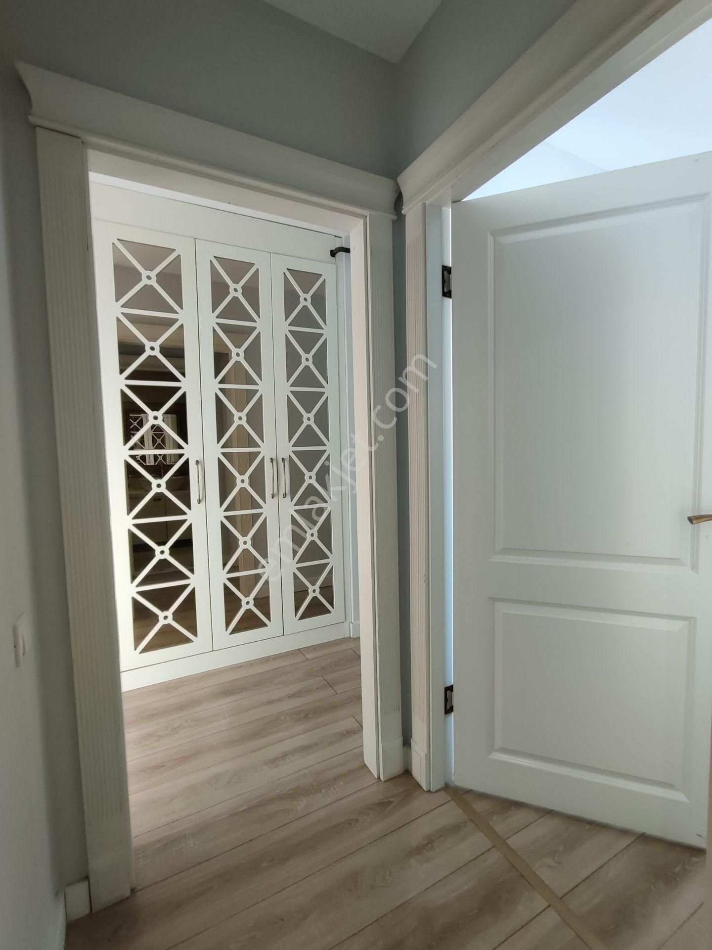 Üni. Caddesi/sosyal Alanlı Site İçerisinde Full Eşyalı 1+1 Daire - Görsel 15