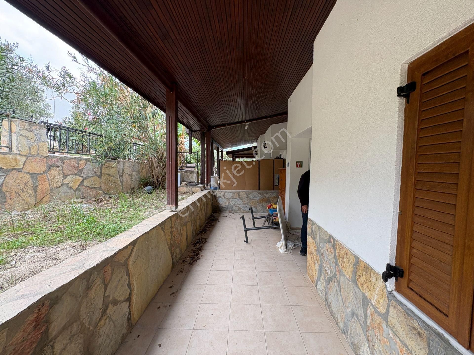 Kıyıkışlacıkta Site İçerisinde 3+1 Satılık Bahçeli Dubleks Villa - Görsel 14