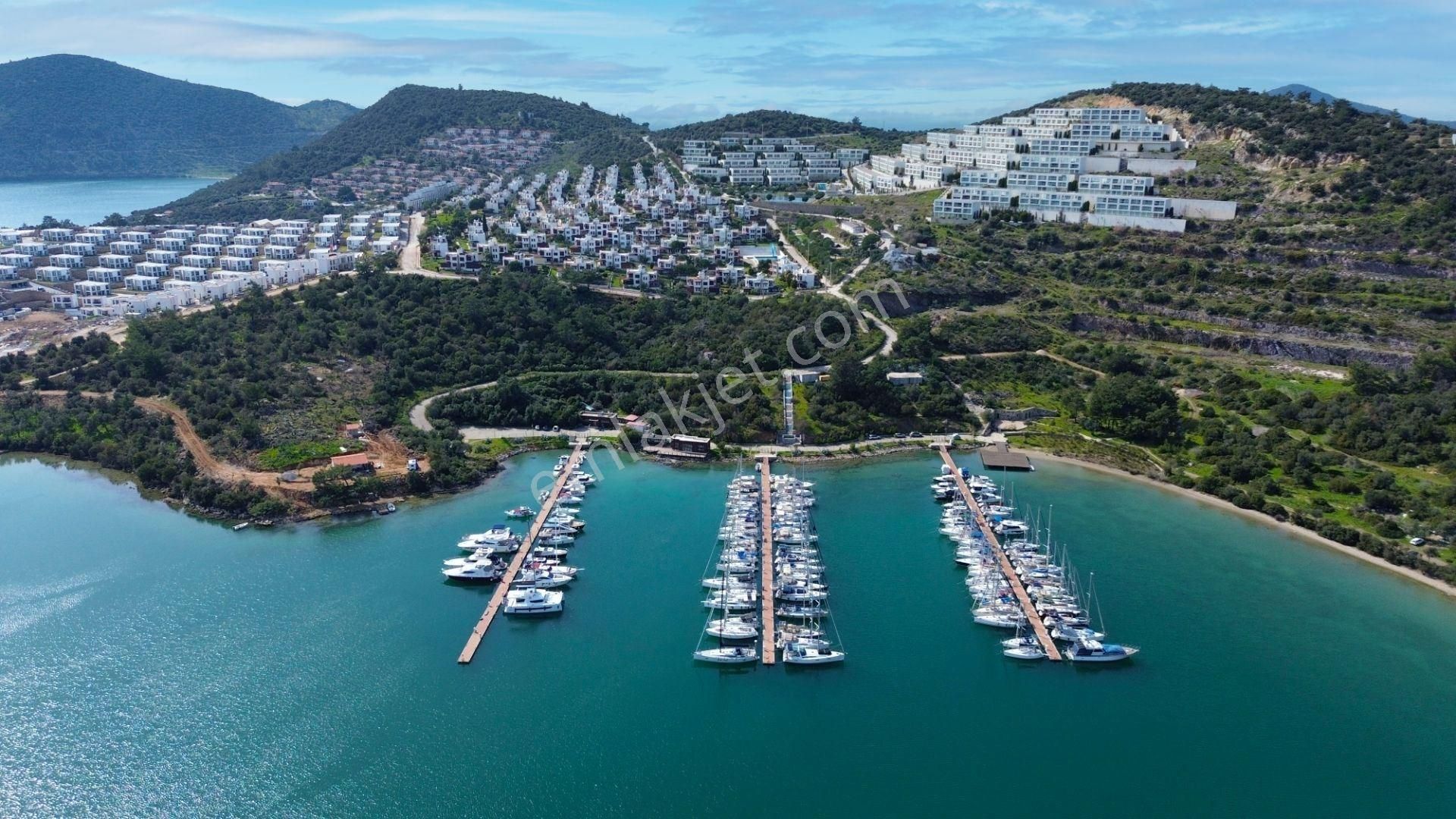 Kıyıkışlacıkta Site İçerisinde 3+1 Satılık Bahçeli Dubleks Villa - Görsel 28