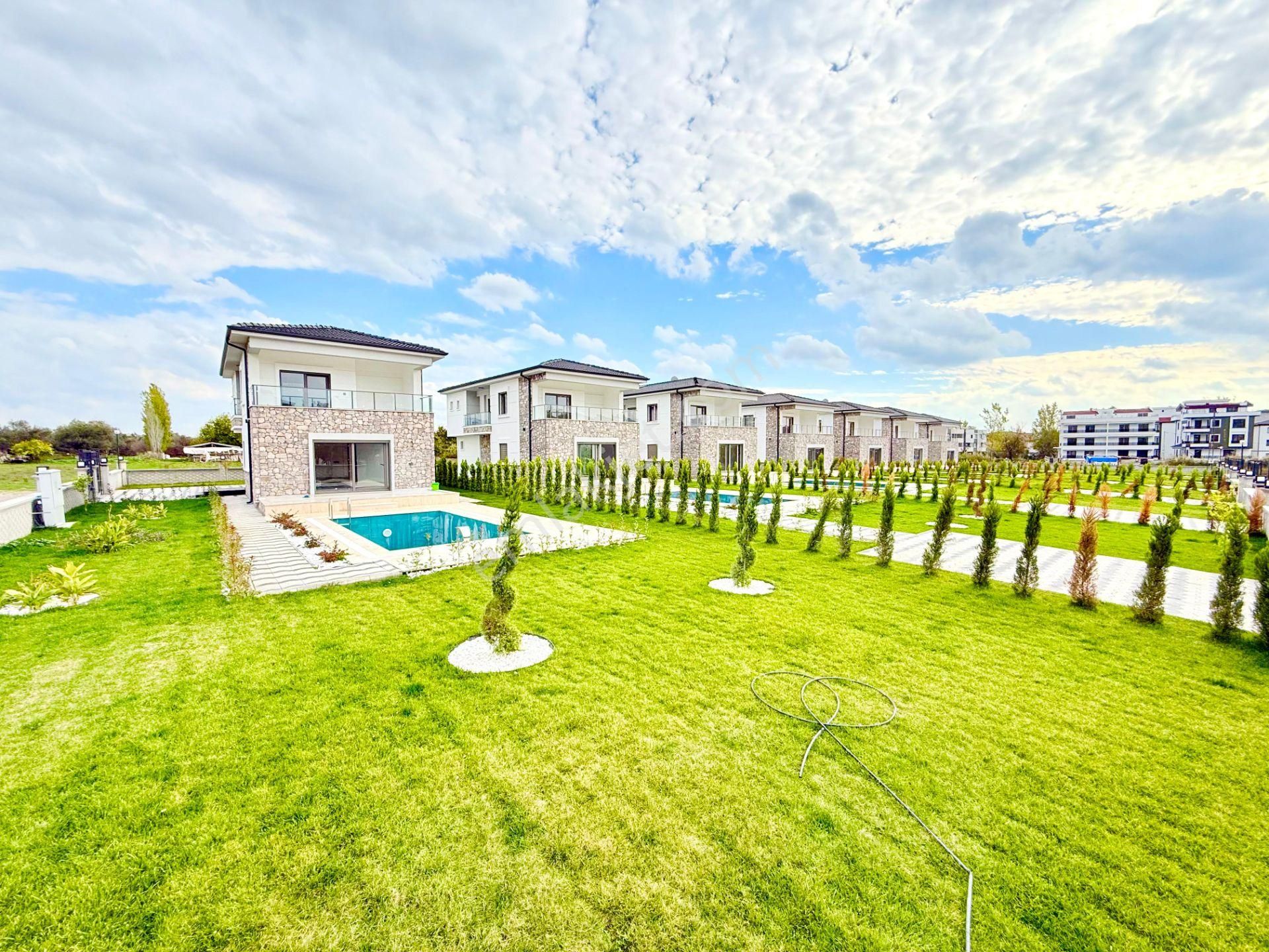 ▶ ▶ Akçay Körfez'den Doğa İle İç İçe Huzur Bulacağınız Sıfır 3+1 Satılık Villa