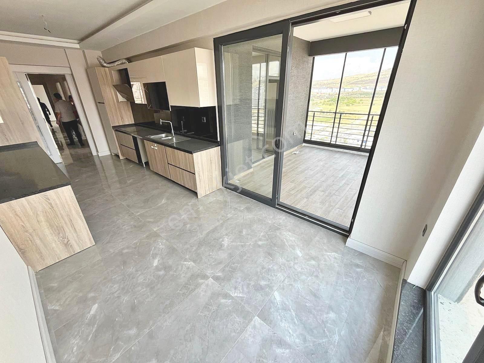 Ovacık'ta Site İçerisinde Ultra Lüks Yapılı 4.5+1 Daire! - Görsel 3