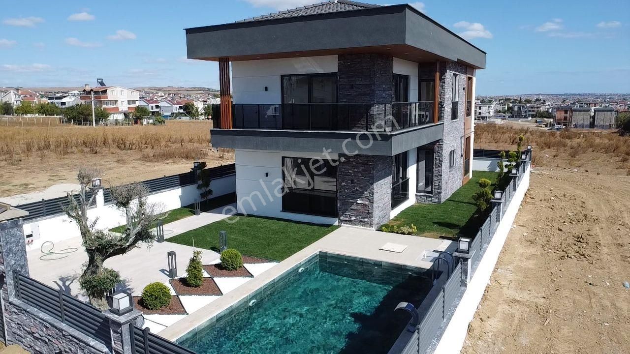 Yeniçiftlik'de Ultra Lüks Havuzlu Yerden Isıtmalı İskanlı 4+1 Villa - Görsel 30