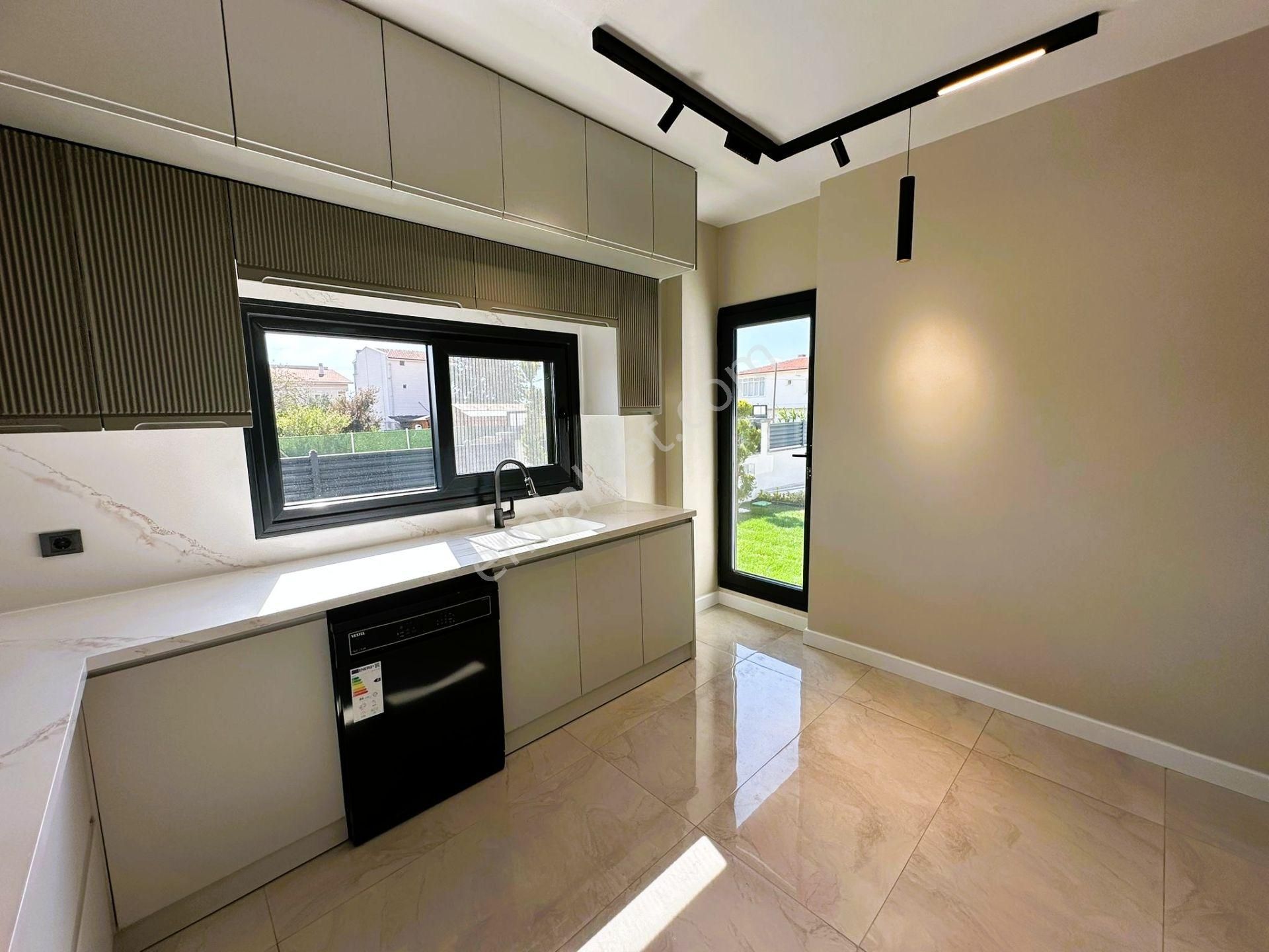 Yeniçiftlik'de Ultra Lüks Havuzlu Yerden Isıtmalı İskanlı 4+1 Villa - Görsel 9