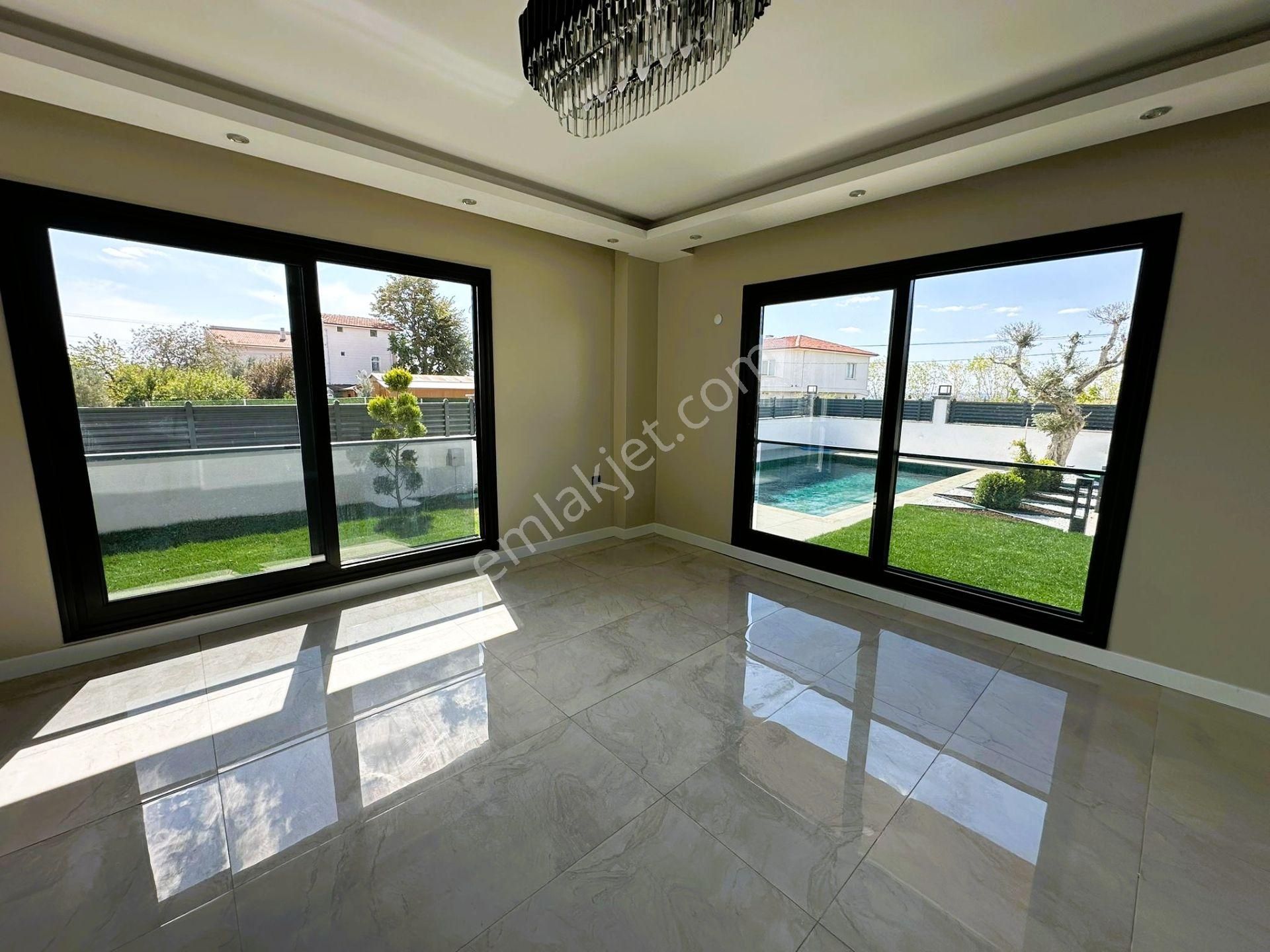 Yeniçiftlik'de Ultra Lüks Havuzlu Yerden Isıtmalı İskanlı 4+1 Villa - Görsel 20