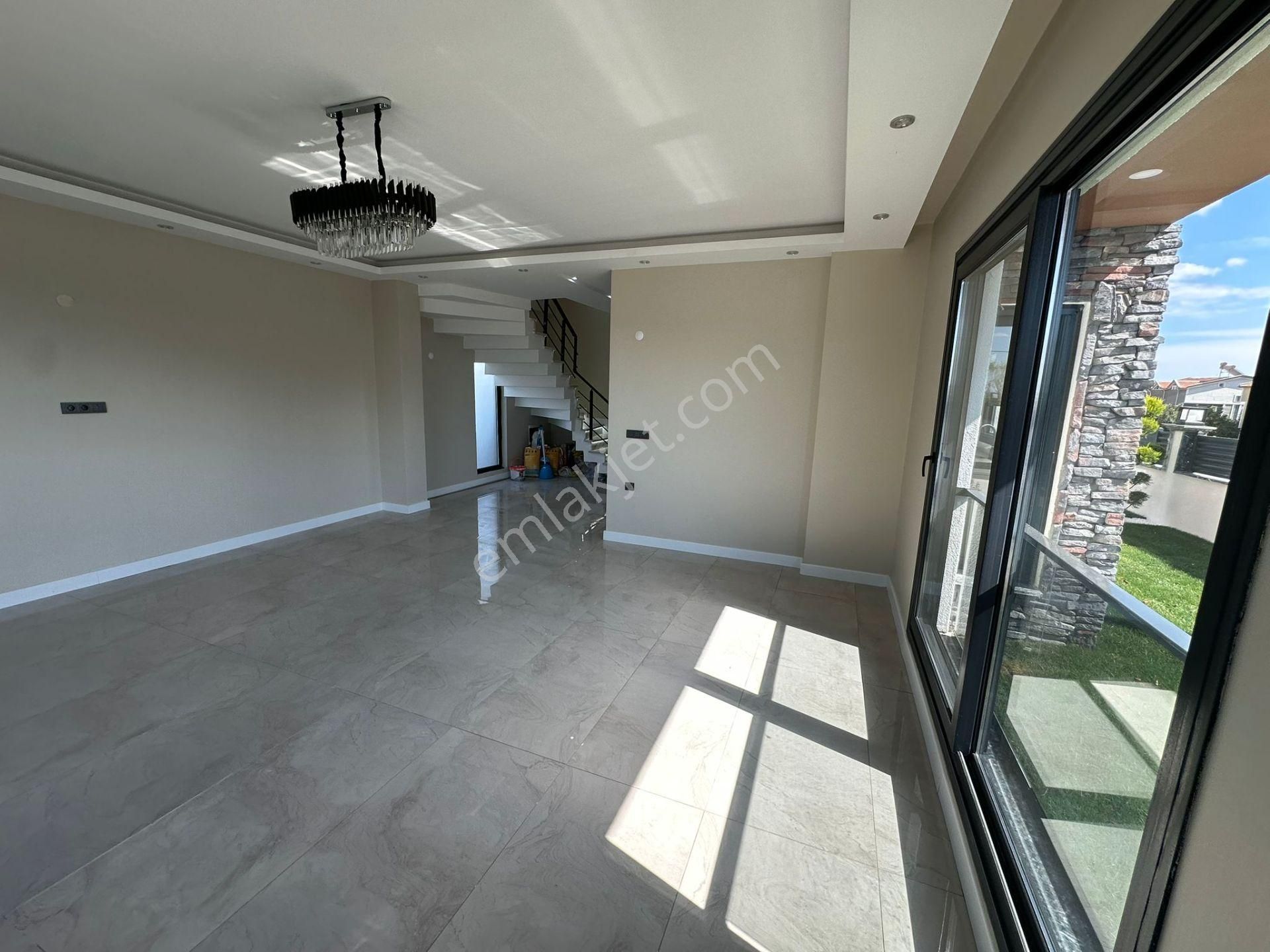 Yeniçiftlik'de Ultra Lüks Havuzlu Yerden Isıtmalı İskanlı 4+1 Villa - Görsel 18