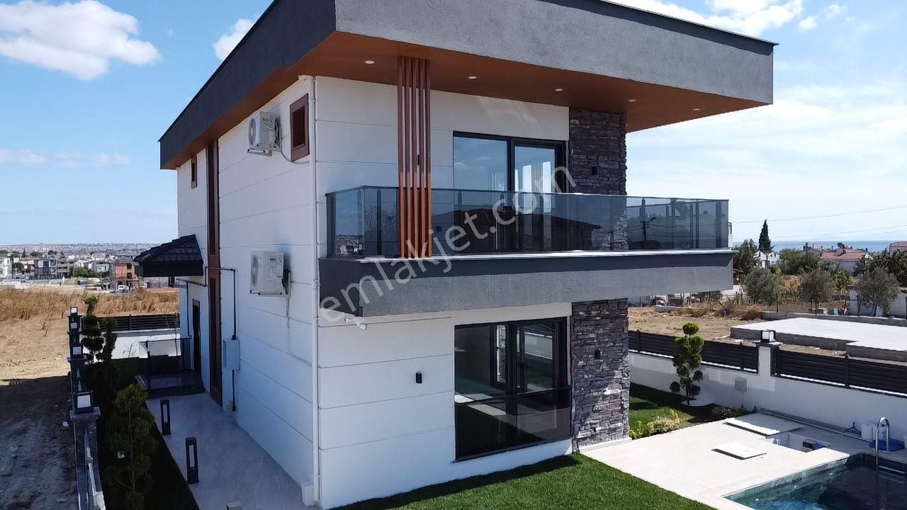 Yeniçiftlik'de Ultra Lüks Havuzlu Yerden Isıtmalı İskanlı 4+1 Villa - Görsel 3