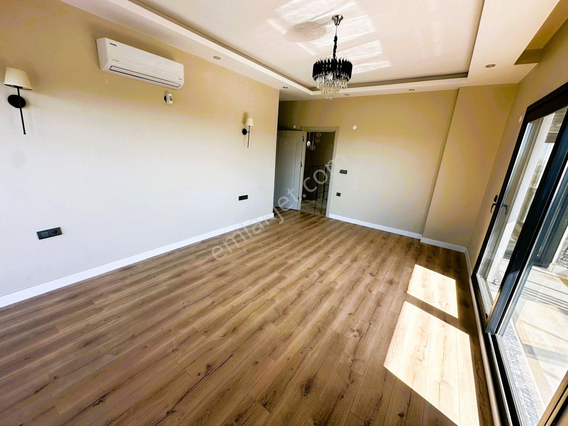 Yeniçiftlik'de Ultra Lüks Havuzlu Yerden Isıtmalı İskanlı 4+1 Villa - Görsel 8