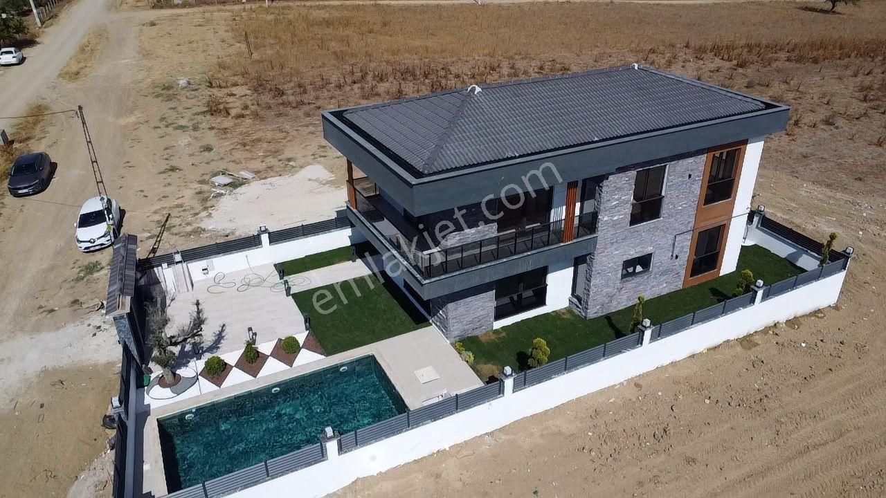 Yeniçiftlik'de Ultra Lüks Havuzlu Yerden Isıtmalı İskanlı 4+1 Villa - Görsel 4