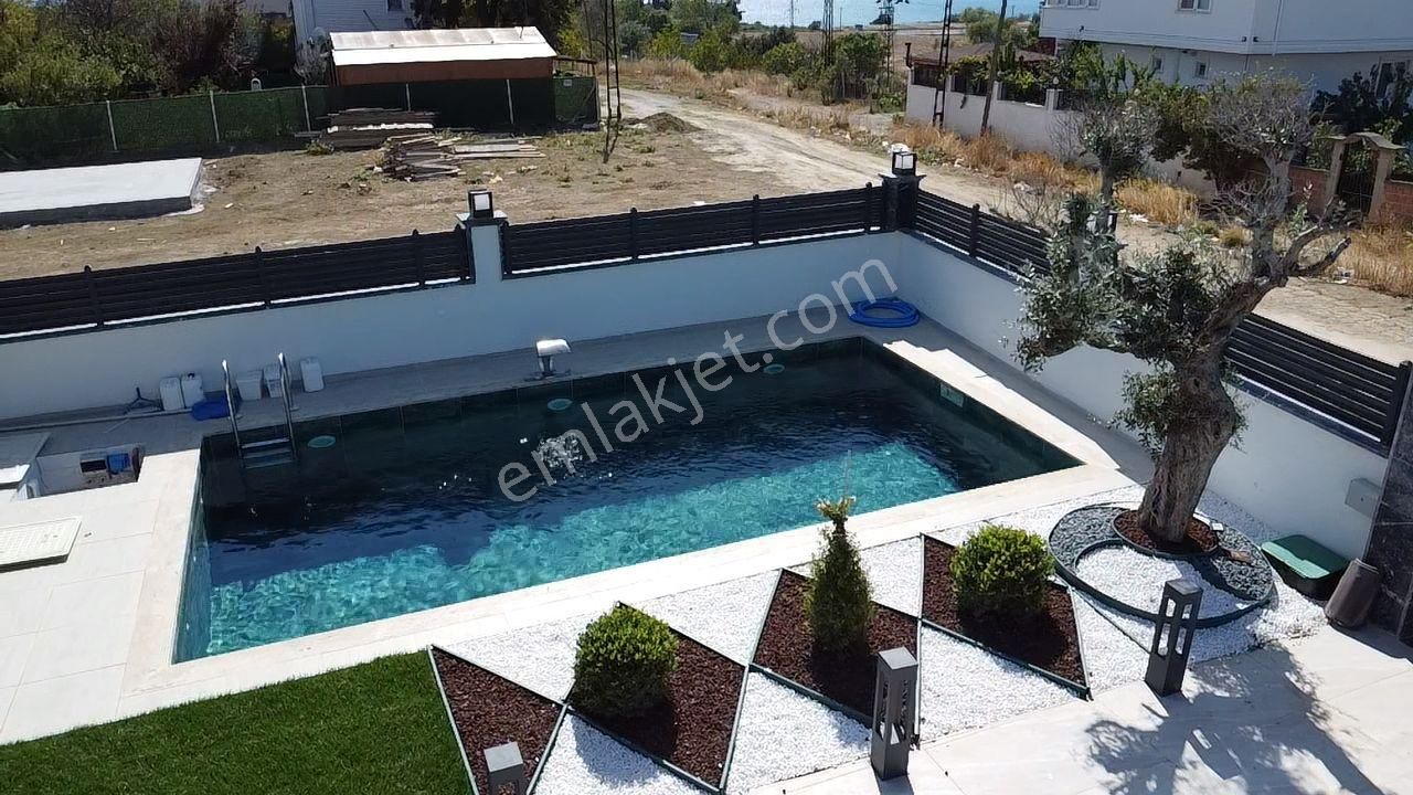 Yeniçiftlik'de Ultra Lüks Havuzlu Yerden Isıtmalı İskanlı 4+1 Villa - Görsel 5