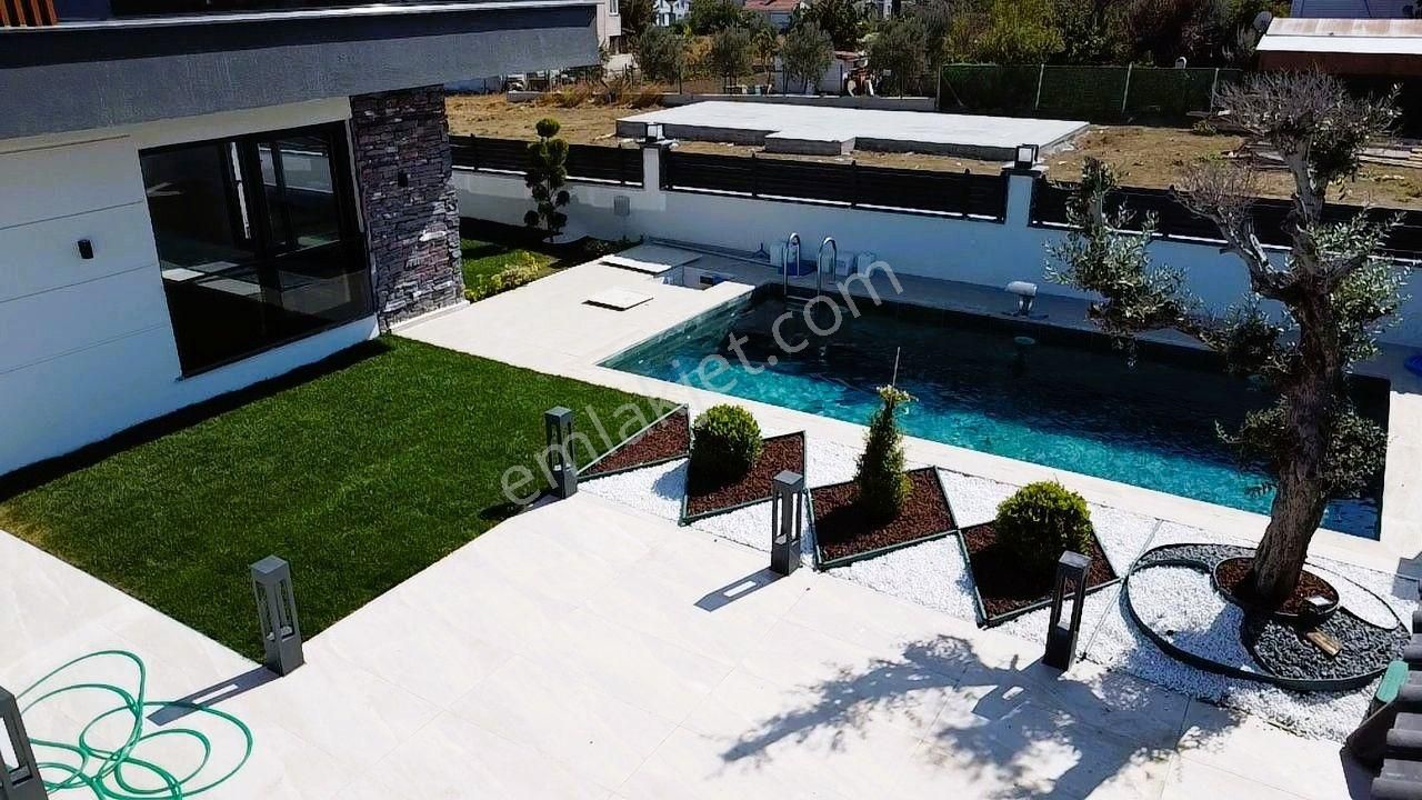 Yeniçiftlik'de Ultra Lüks Havuzlu Yerden Isıtmalı İskanlı 4+1 Villa - Görsel 2