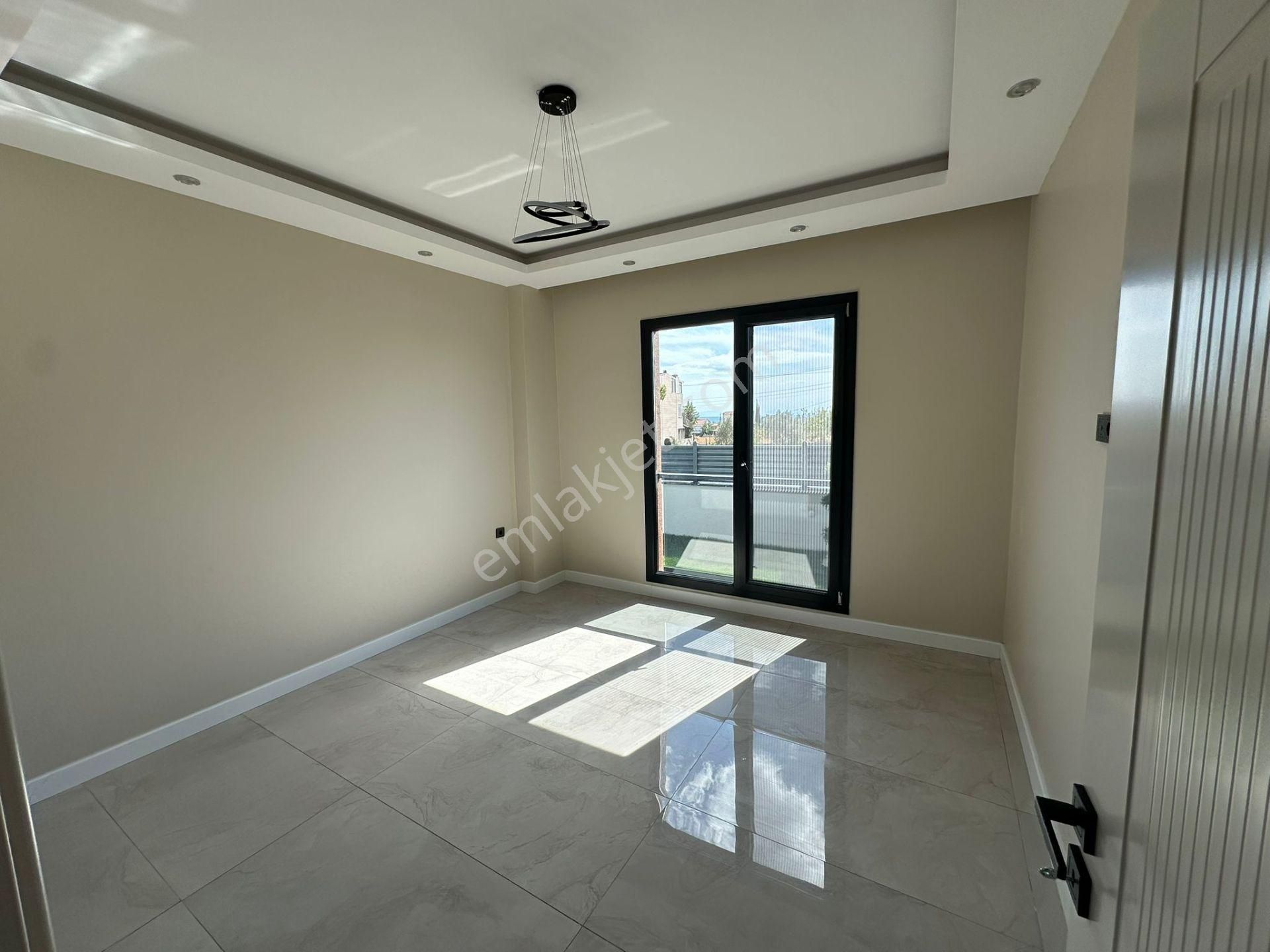 Yeniçiftlik'de Ultra Lüks Havuzlu Yerden Isıtmalı İskanlı 4+1 Villa - Görsel 26