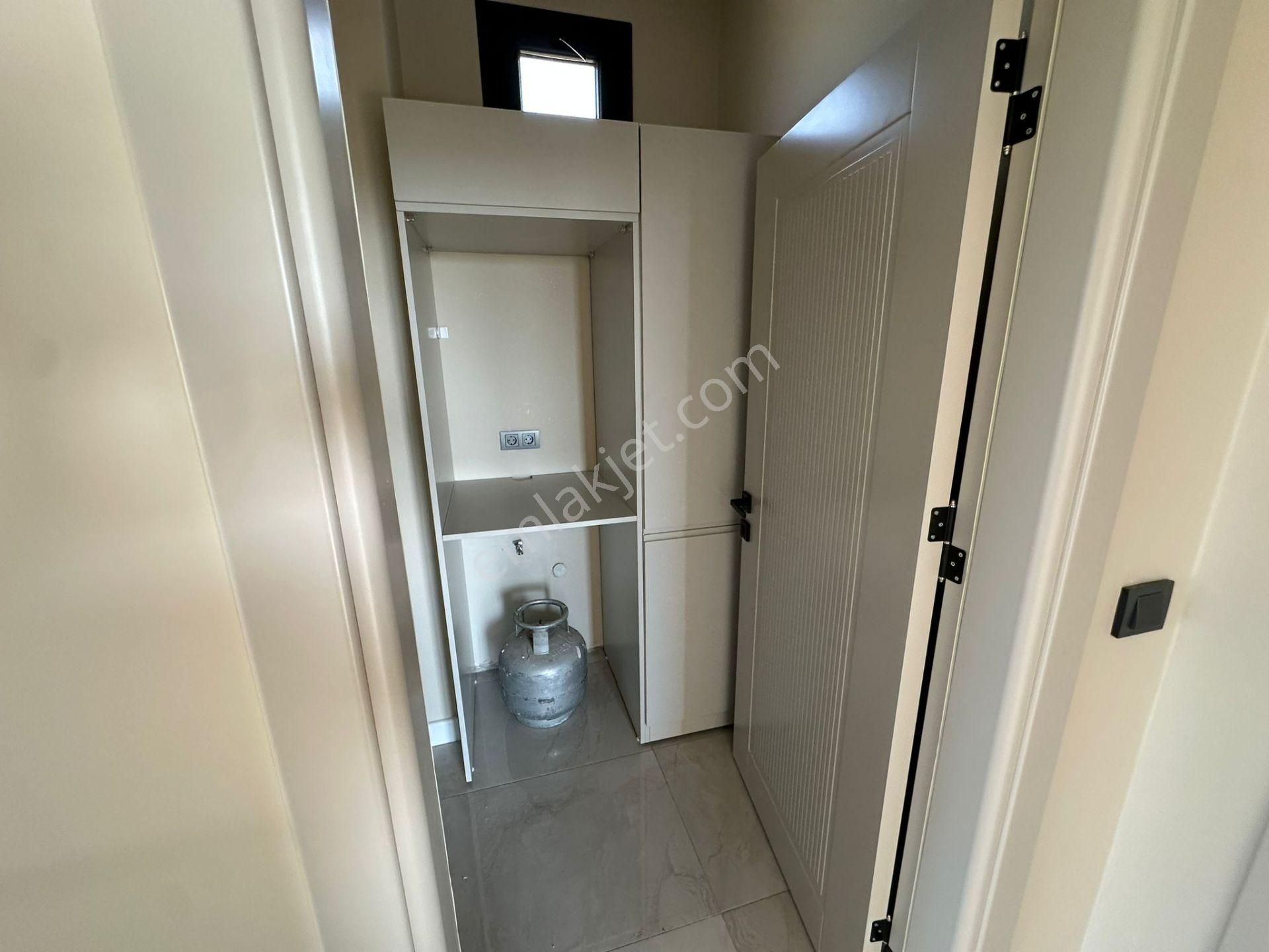 Yeniçiftlik'de Ultra Lüks Havuzlu Yerden Isıtmalı İskanlı 4+1 Villa - Görsel 25