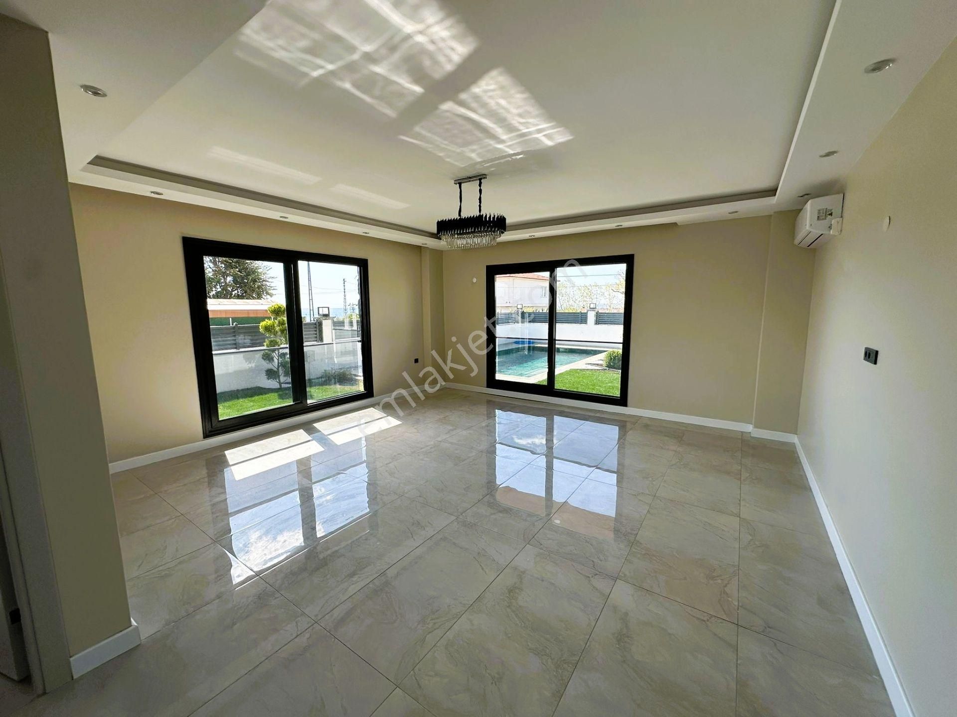 Yeniçiftlik'de Ultra Lüks Havuzlu Yerden Isıtmalı İskanlı 4+1 Villa - Görsel 10