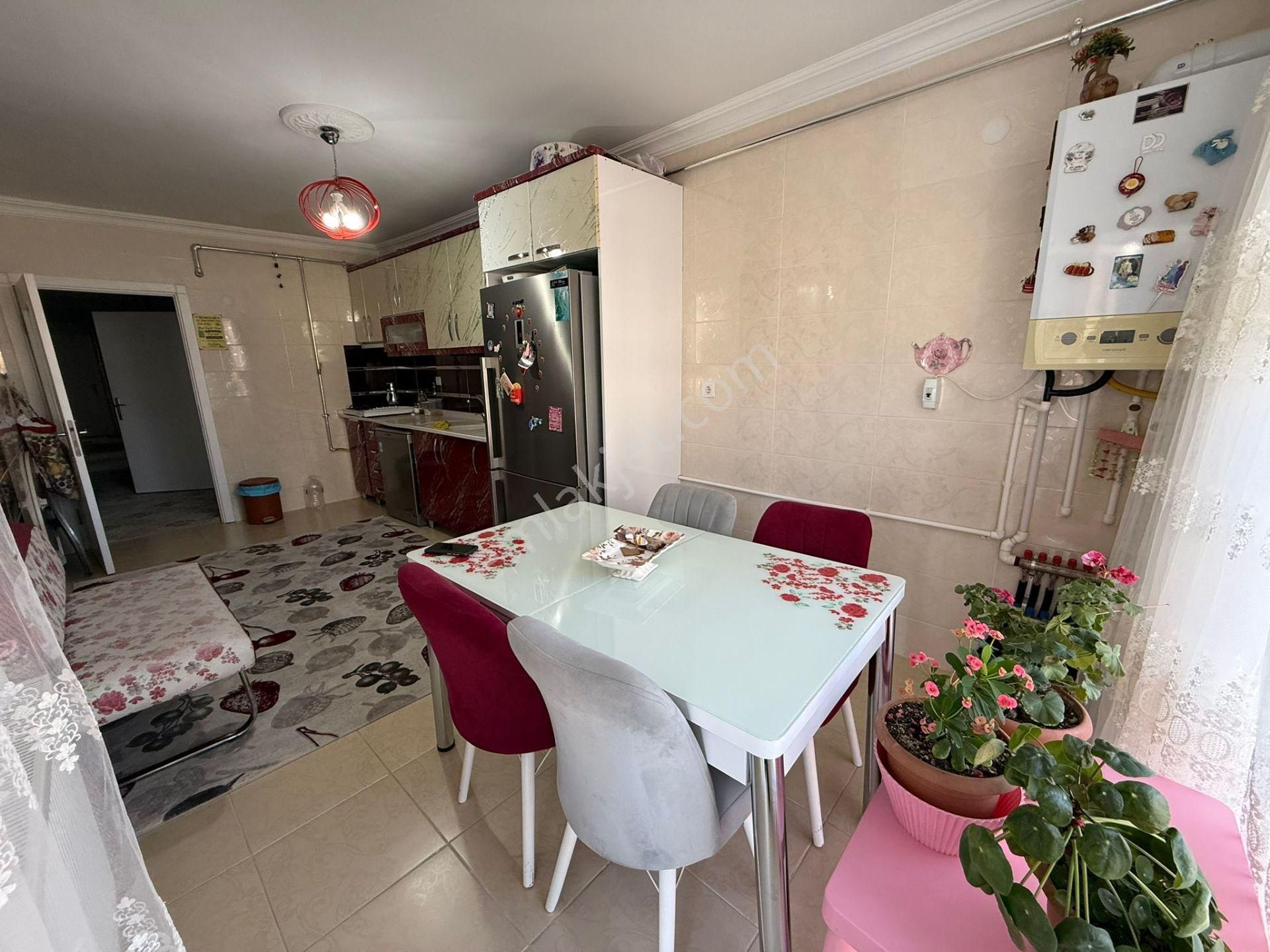 Karapürçek'te 135 M2 Ön Cephe Asansörlü Ebeveyn Banyolu 3+1 Satılık Daire !! - Görsel 11