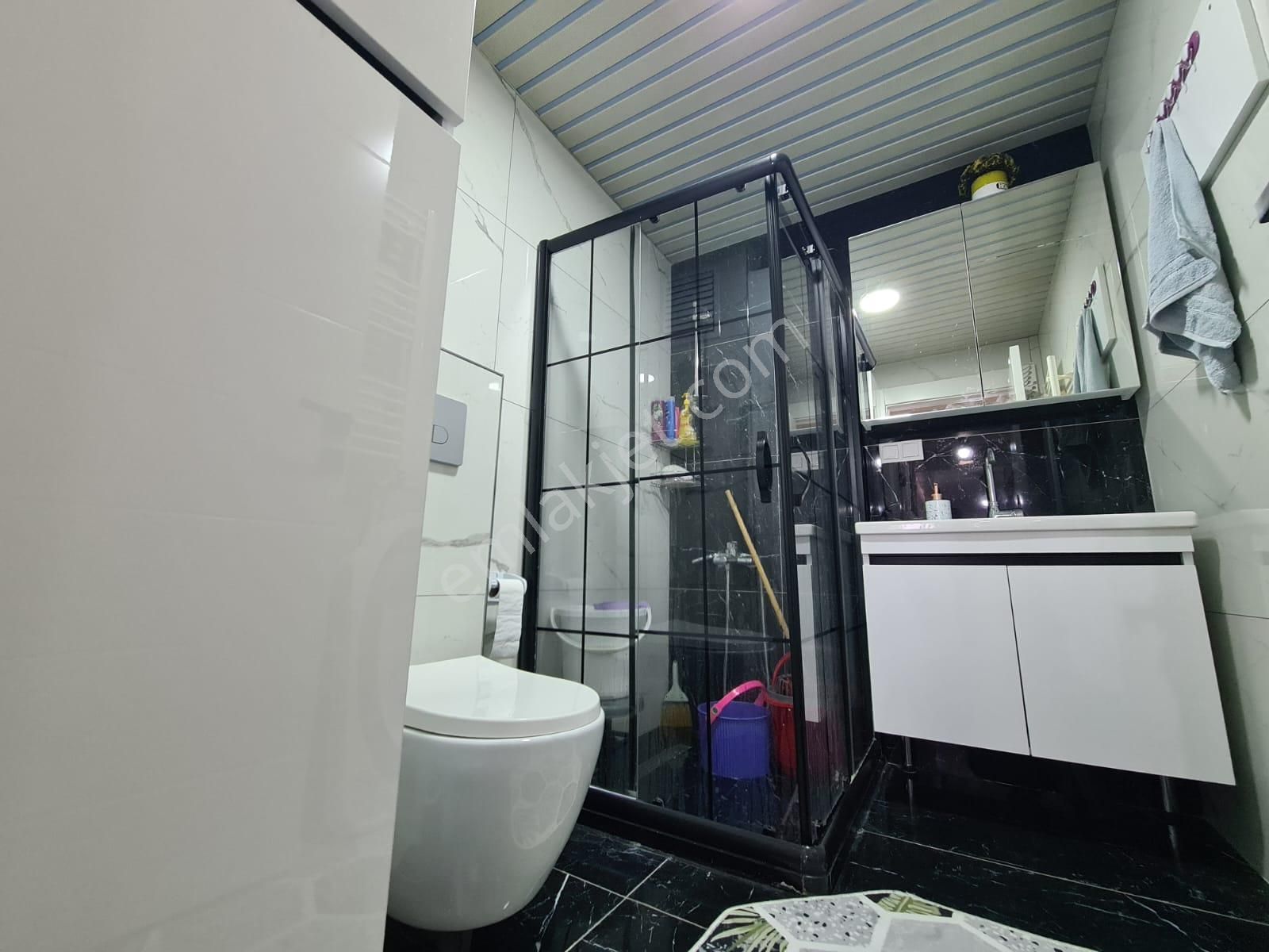 Sancaktepe Göbekte Full Yapılı Geniş Mutfak Ön Cephe Ferah 3+1 - Görsel 24