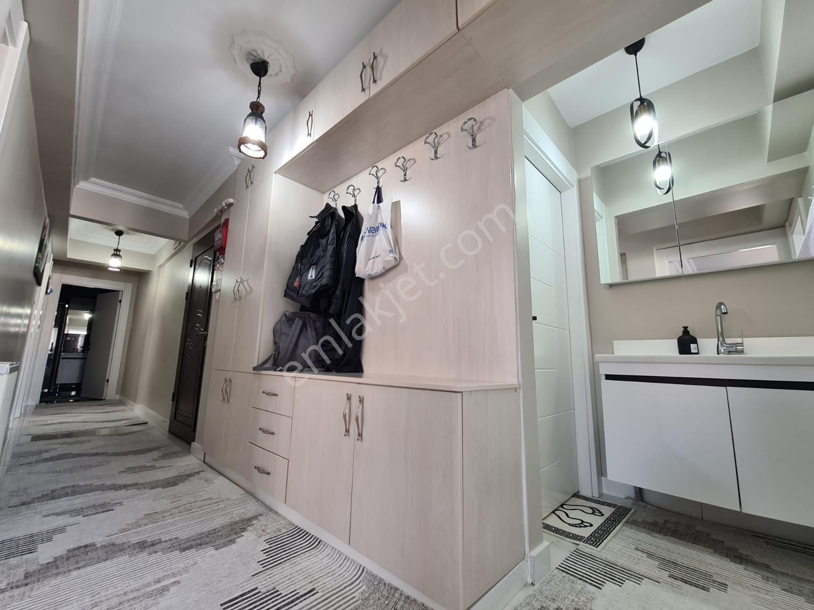 Sancaktepe Göbekte Full Yapılı Geniş Mutfak Ön Cephe Ferah 3+1 - Görsel 27