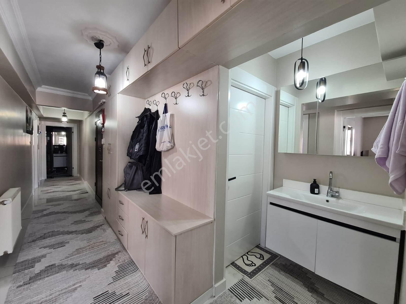 Sancaktepe Göbekte Full Yapılı Geniş Mutfak Ön Cephe Ferah 3+1 - Görsel 22