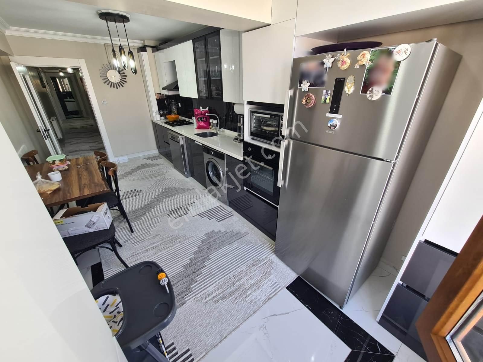 Sancaktepe Göbekte Full Yapılı Geniş Mutfak Ön Cephe Ferah 3+1 - Görsel 6