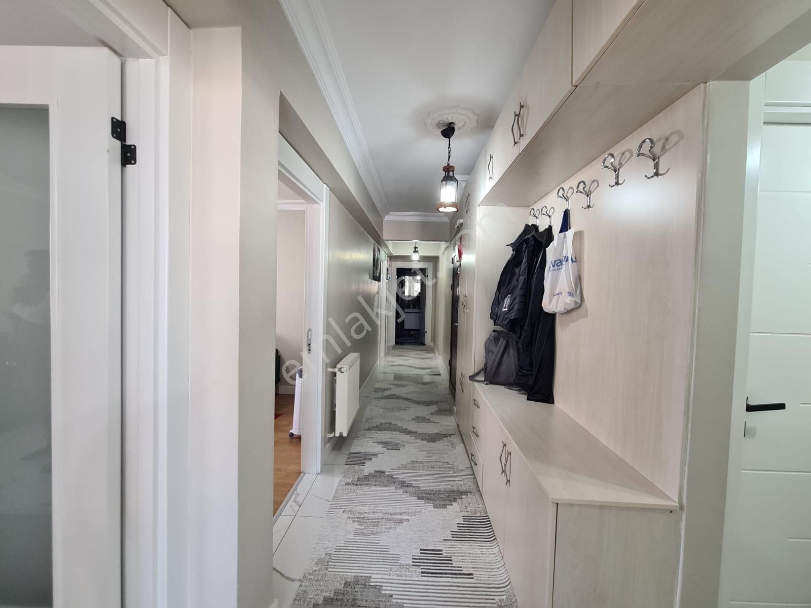 Sancaktepe Göbekte Full Yapılı Geniş Mutfak Ön Cephe Ferah 3+1 - Görsel 26