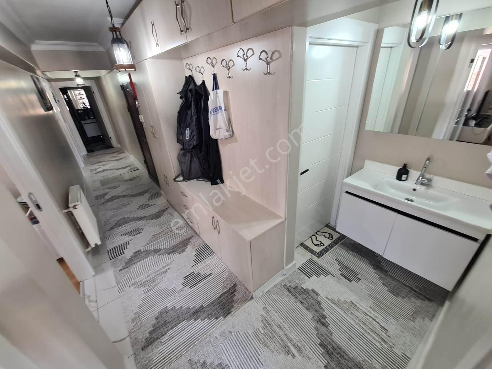 Sancaktepe Göbekte Full Yapılı Geniş Mutfak Ön Cephe Ferah 3+1 - Görsel 28