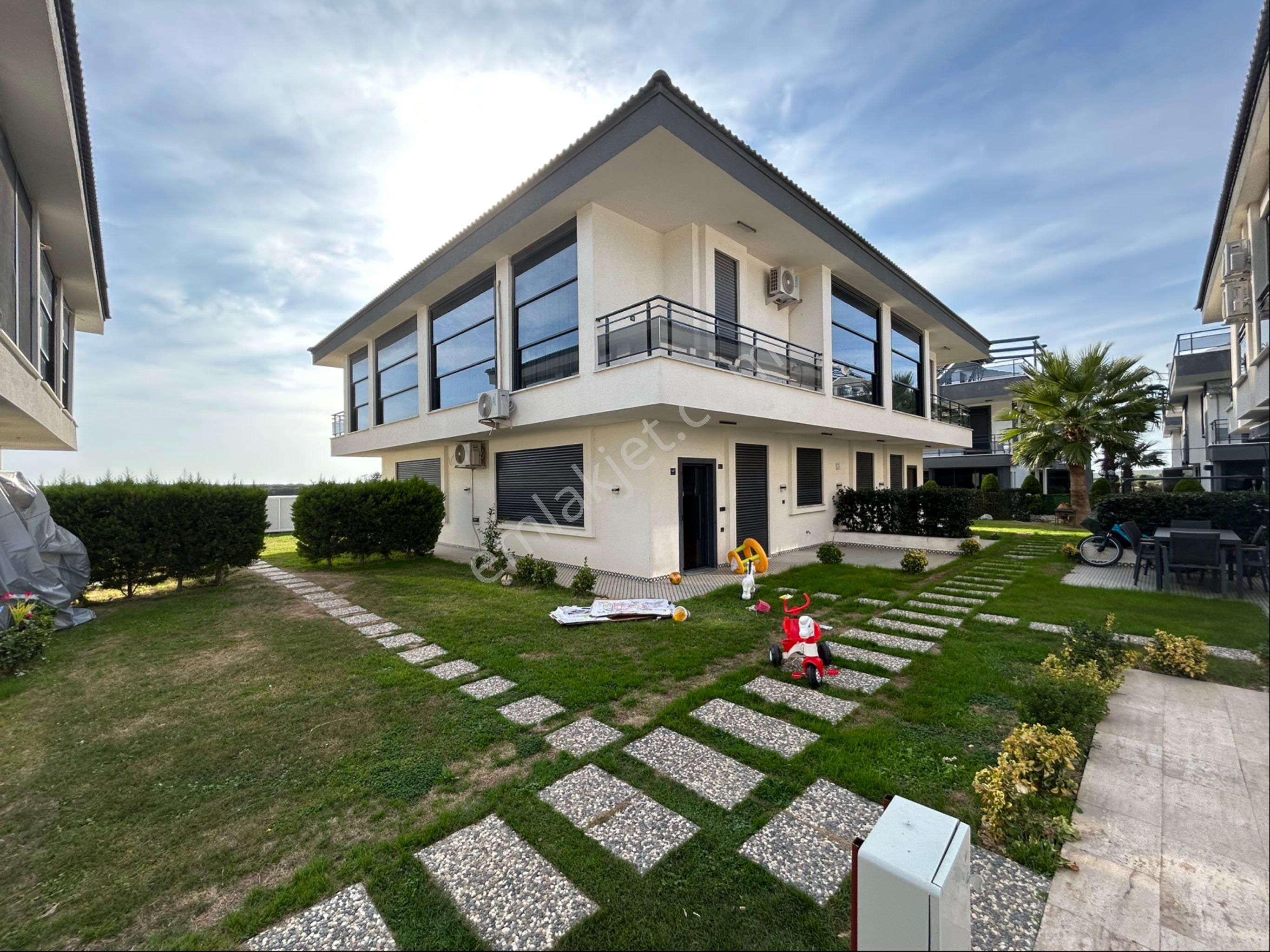 Didim Efelerde Havuzlu Sitede Köşe Villa - Görsel 2