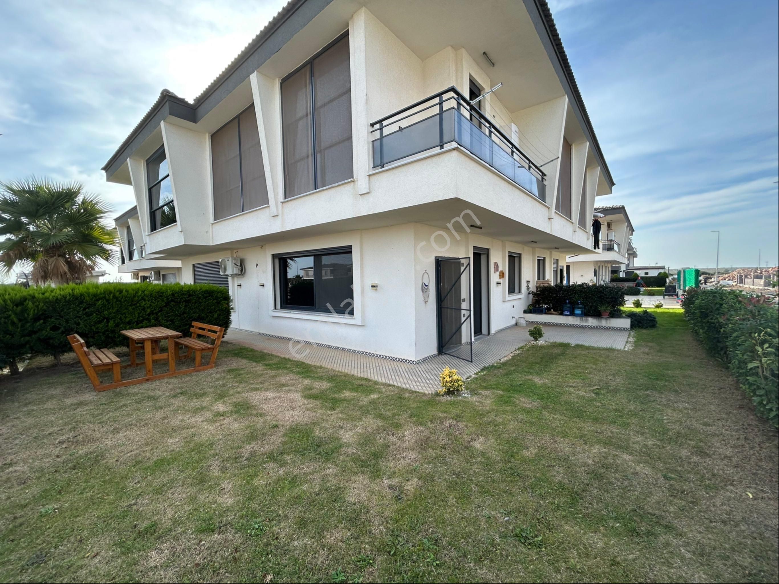 Didim Efelerde Havuzlu Sitede Köşe Villa - Görsel 14