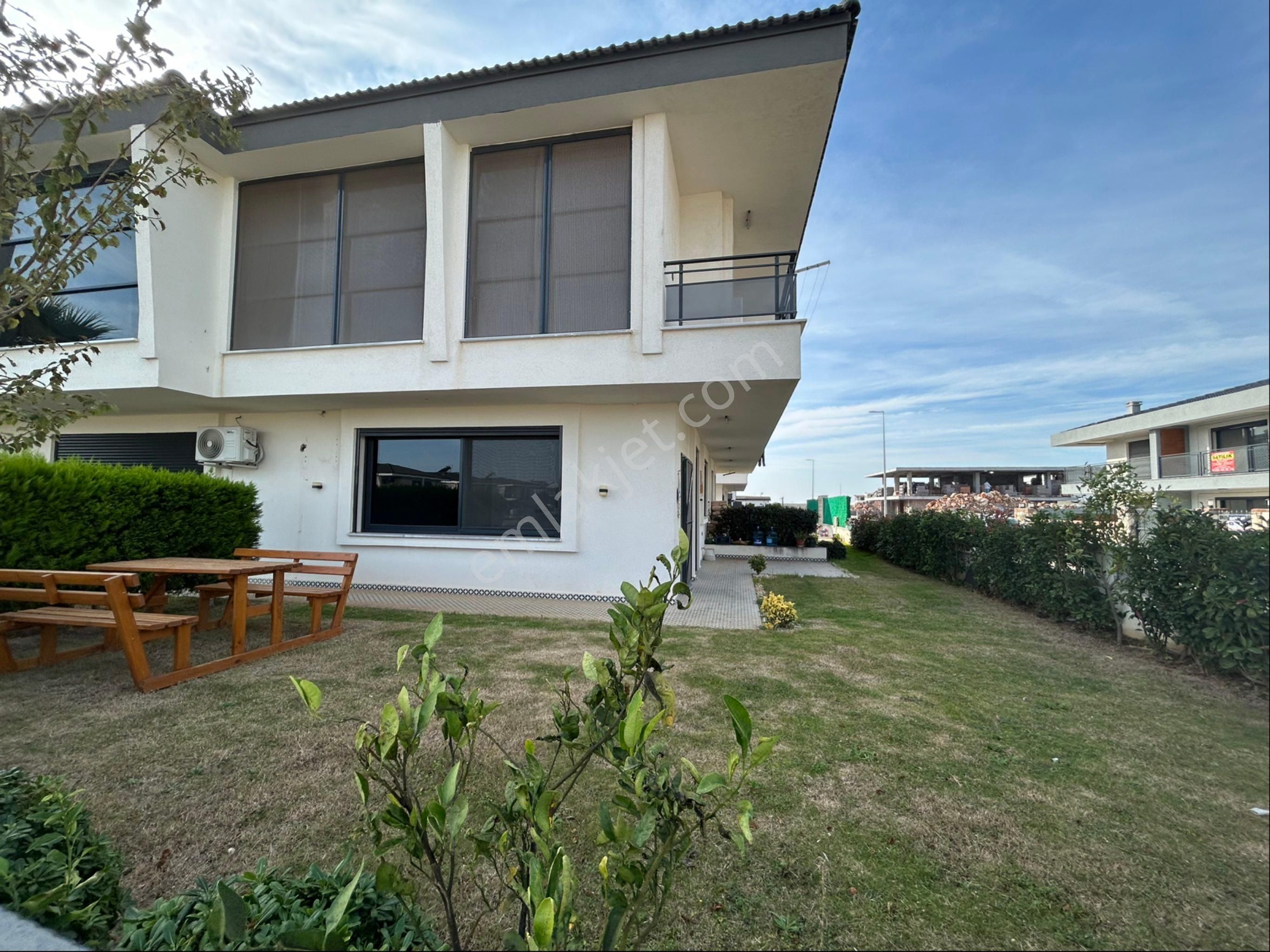 Didim Efelerde Havuzlu Sitede Köşe Villa - Görsel 3