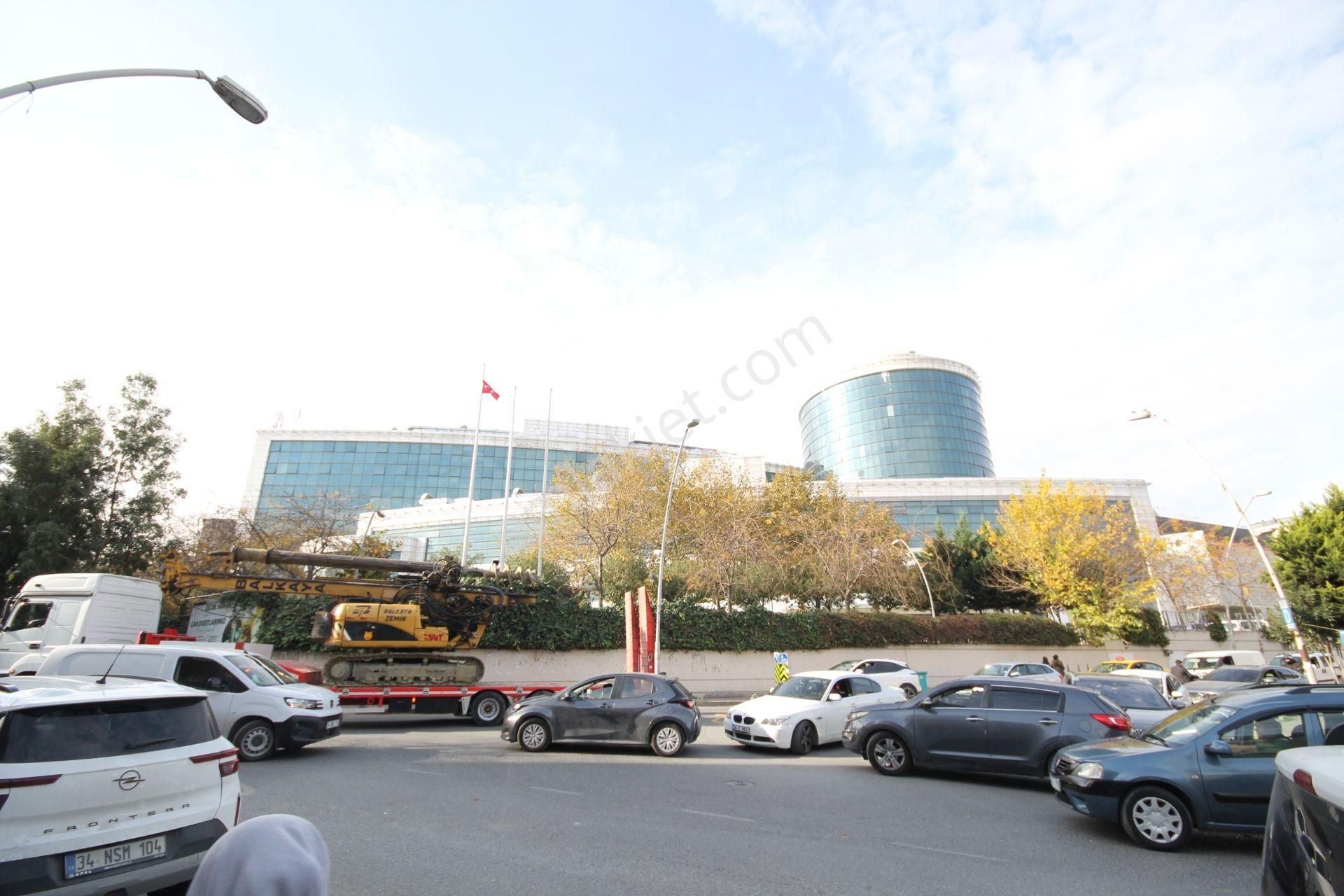 Old City'den B.evler Devlet Hast. Karşısı Hareketli Yerde Yenibina İki Katlı 75m2 Satılık Kiracılı - Görsel 2