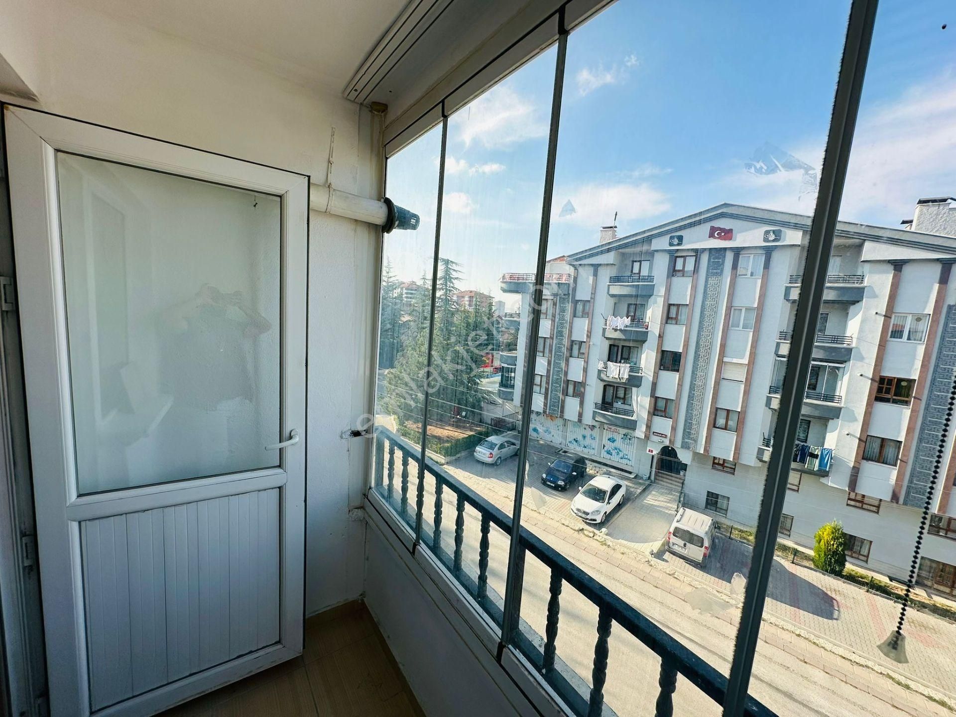 Karapürçek'te Salı Pazarı Yakını 3+1 2.katta Satılık Daire !! - Görsel 26