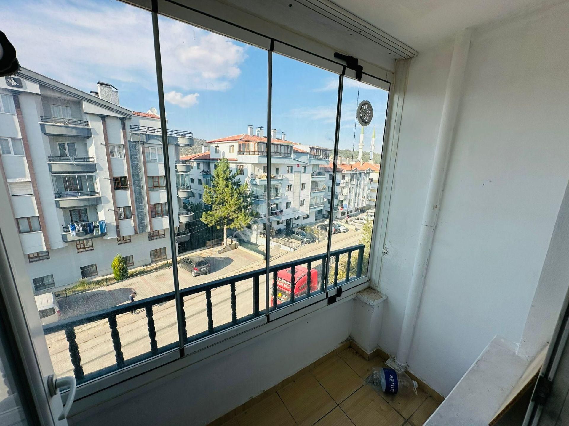 Karapürçek'te Salı Pazarı Yakını 3+1 2.katta Satılık Daire !! - Görsel 25