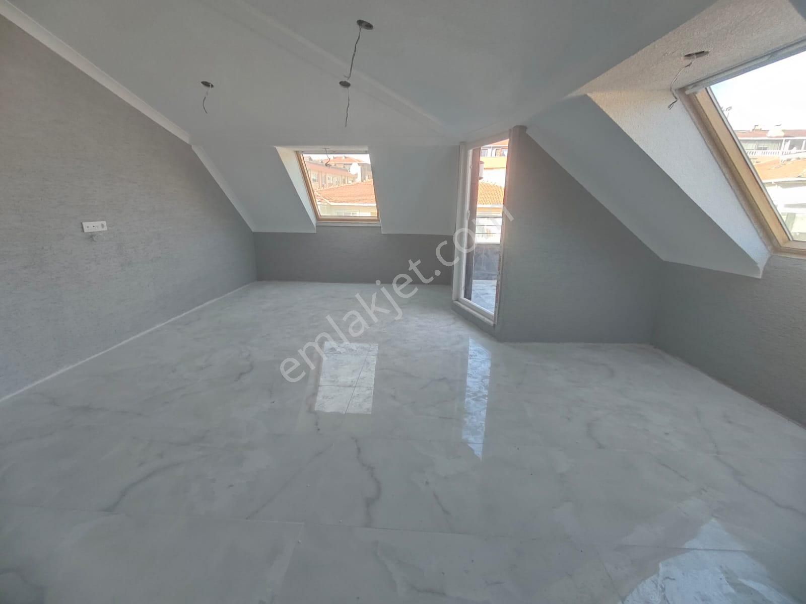 Emlak Dünyasından Altıntepede 3+1 Dubleks Daire - Görsel 10