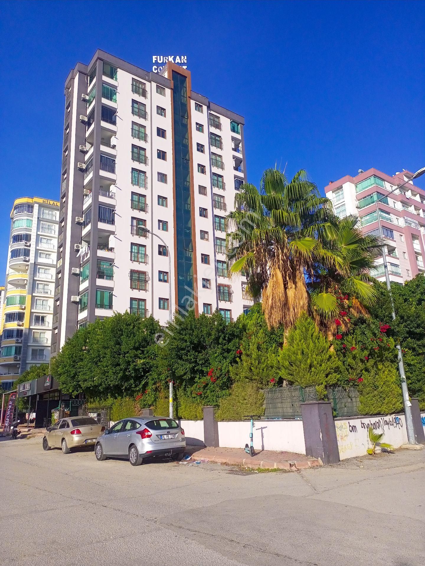 Gürselpaşa'da Havuzlu Site İçerisinde