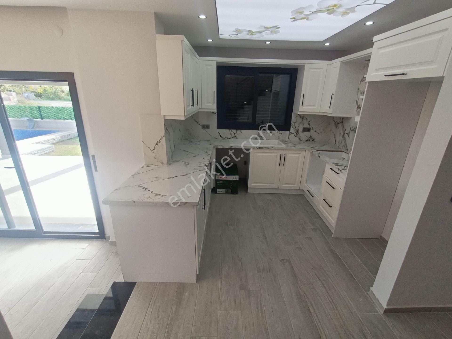 Kuşadası Güzelçamlı 4+1 Villa Satılık - Görsel 31