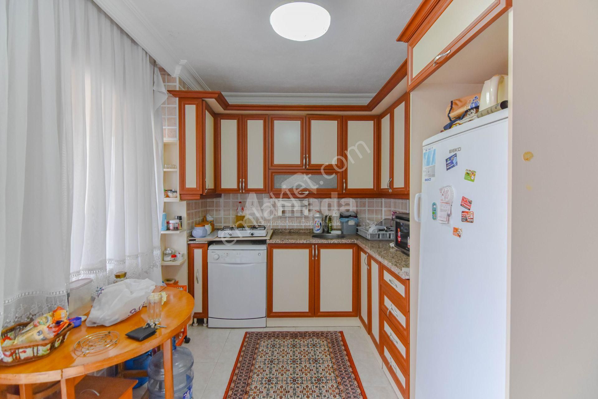 Kuşadası İkiçeşmelik Mahallesi'nde Manzaralı Fırsat 2+1 Daire - Görsel 12