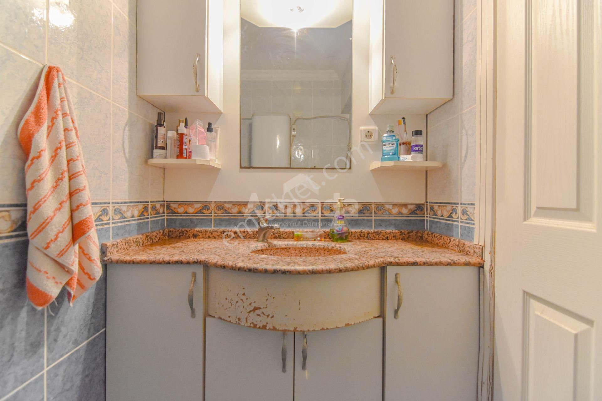 Kuşadası İkiçeşmelik Mahallesi'nde Manzaralı Fırsat 2+1 Daire - Görsel 16