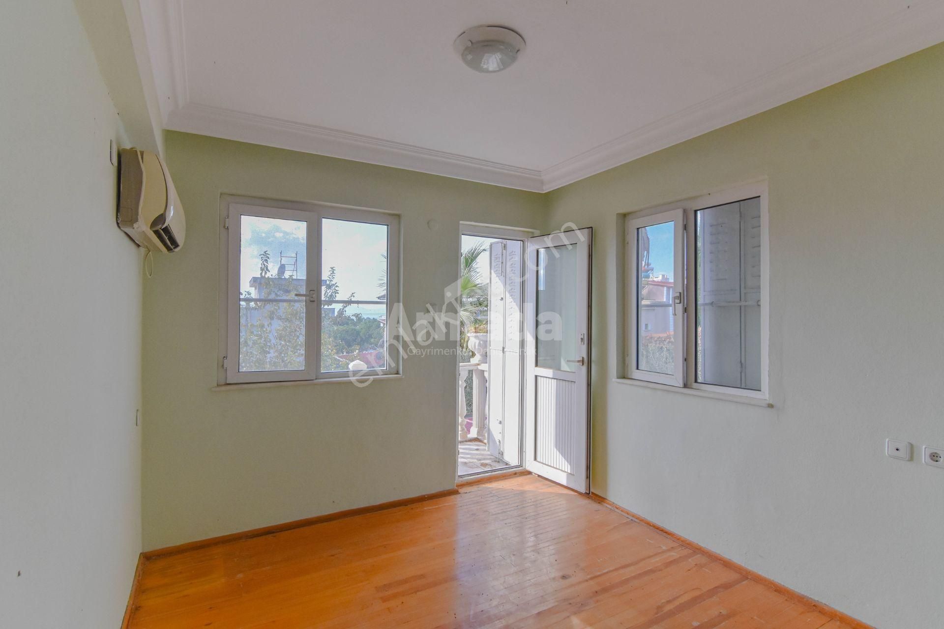 Kuşadası'nda Deniz Manzaralı Satılık 4+1 Müstakil Villa - Görsel 15