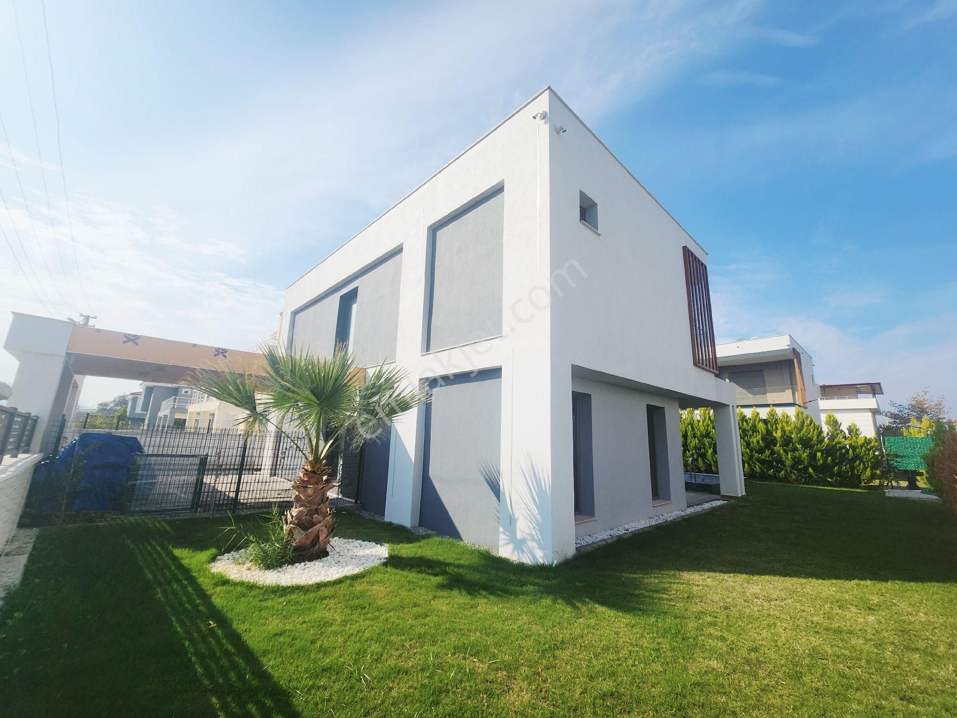 Güzelçamlı Plajına Cok Yakın Satılık Köşe Konum Harika Villa - Görsel 4