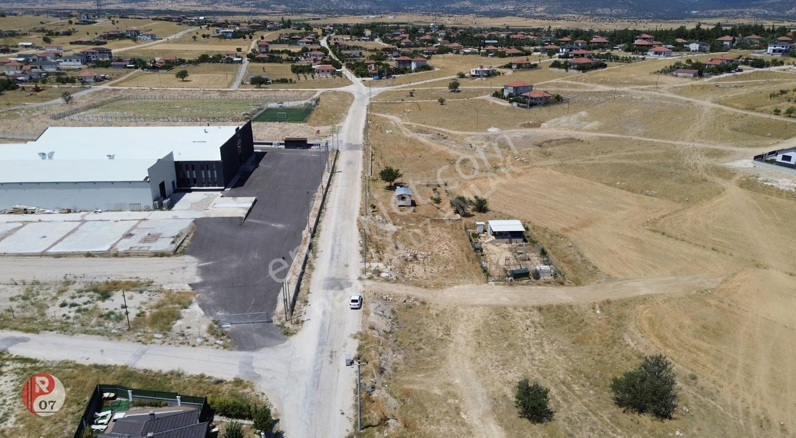 Antalya Korkuteli Bozova Mahallesinde Satılık 662m2 Köşe Arsa - Görsel 3