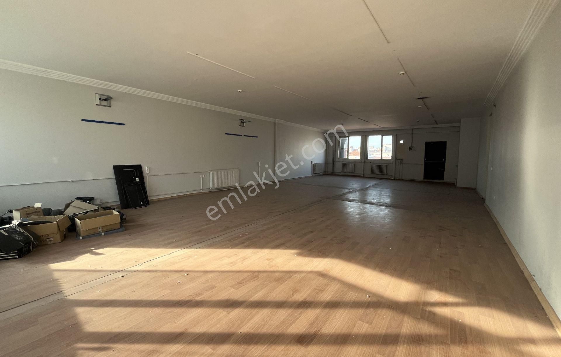 Next House'dan Şirinevler'de 225m2 Kiralık Ofis - Görsel 3