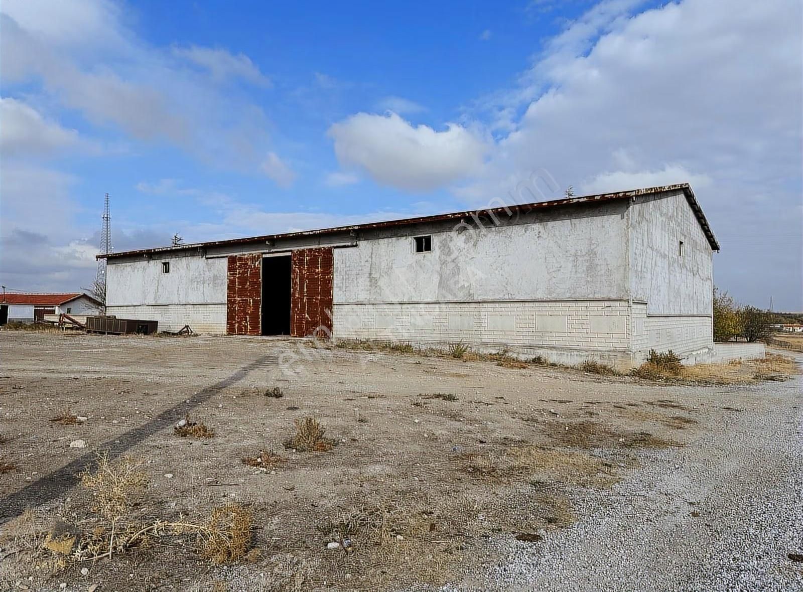 Altıncaba'dan Başhüyük'te 700 M² Kiralık Depo