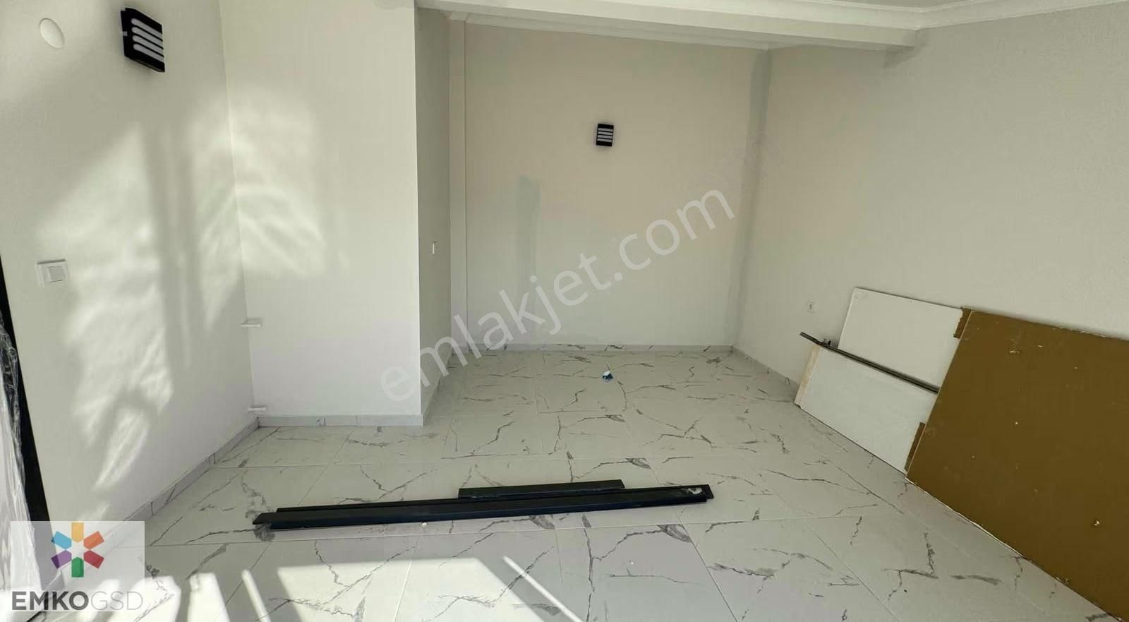 Ortamahalle Geniş Bahçeli Otoparklı Fırsat Satılık Villa(emko) - Görsel 2