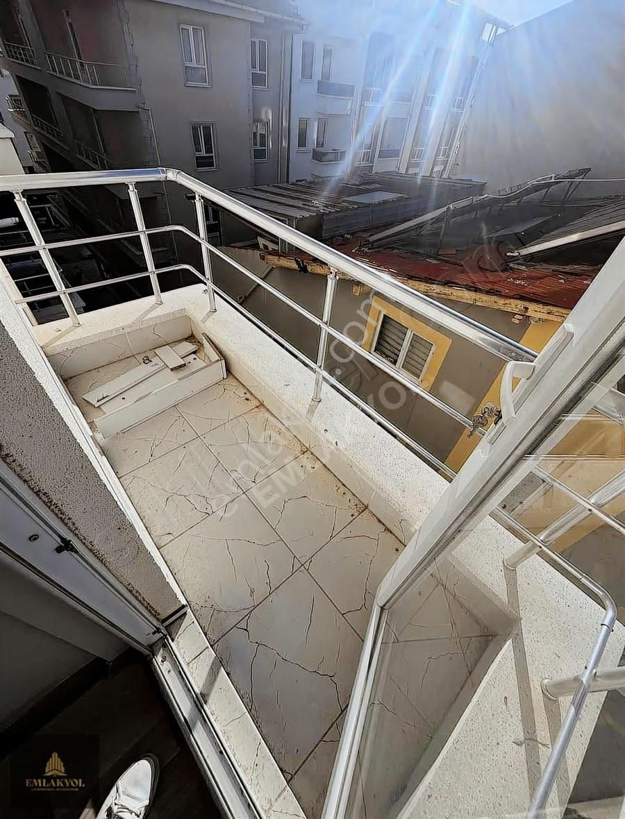 2+0 Eşyalı Balkonlu Ruhsatlı Güney Cephe - Görsel 3
