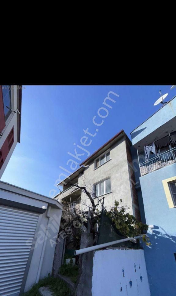 Canyapıdan Fırsat Fıyata 3 Katlı Komple Satılık Bına