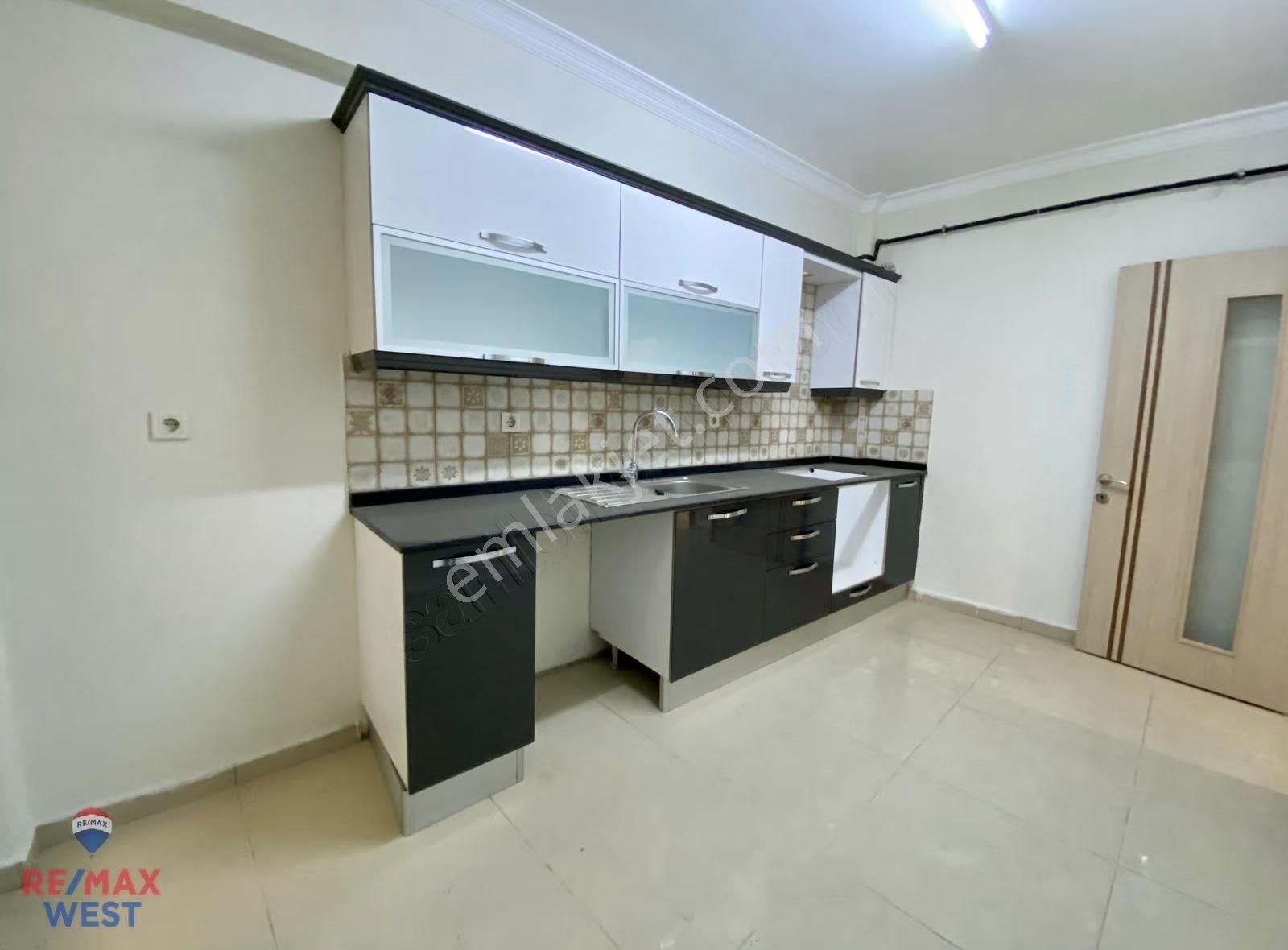 Karşıyaka Ordu Bulvarı Yakını Kapalı Mutfak Kiralık 2+1 Daire - Görsel 2