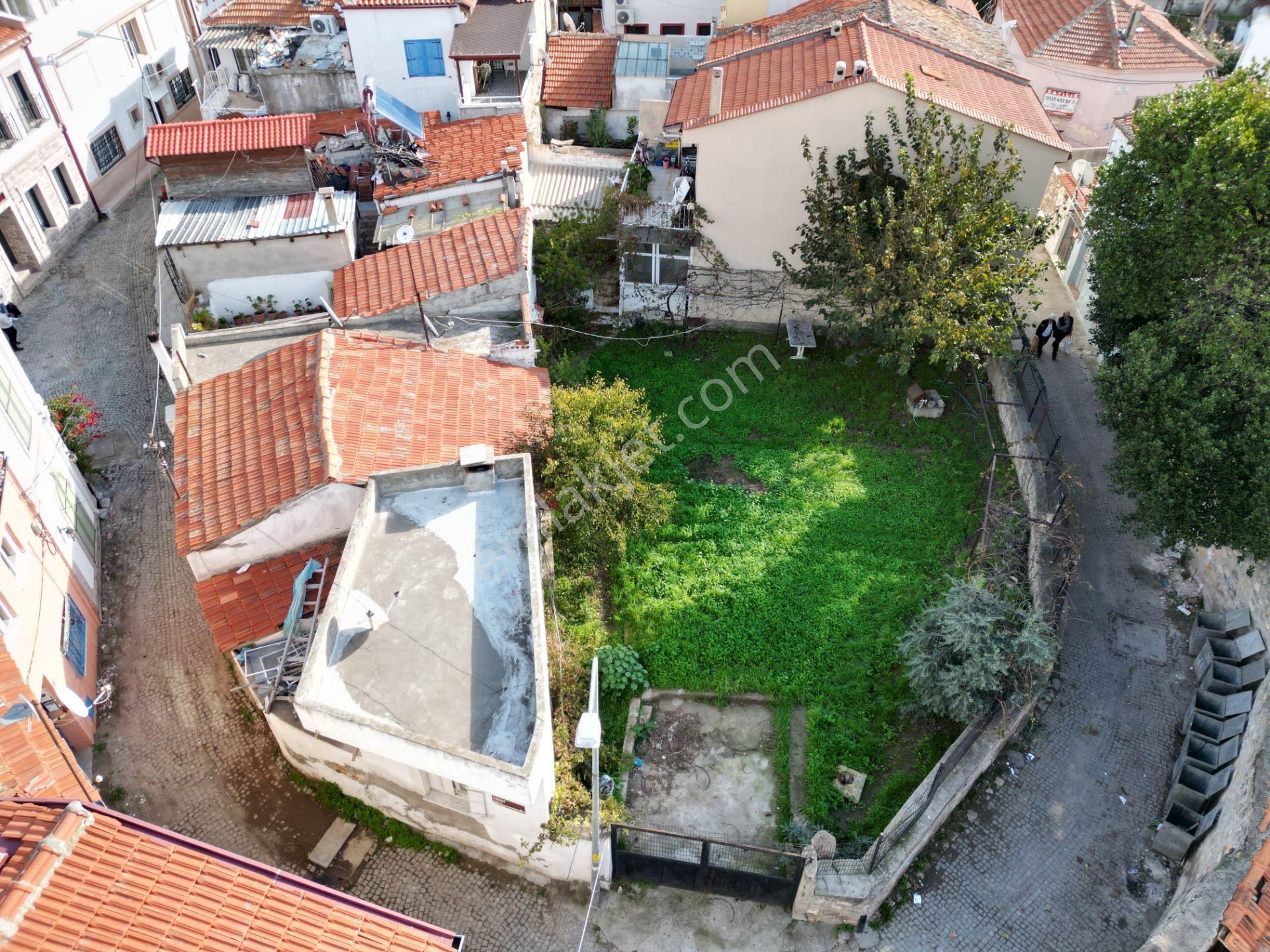 Ayvalık Merkez’de, 2 Arsa Ve 2 Ev Birlikte Satılık - Görsel 3